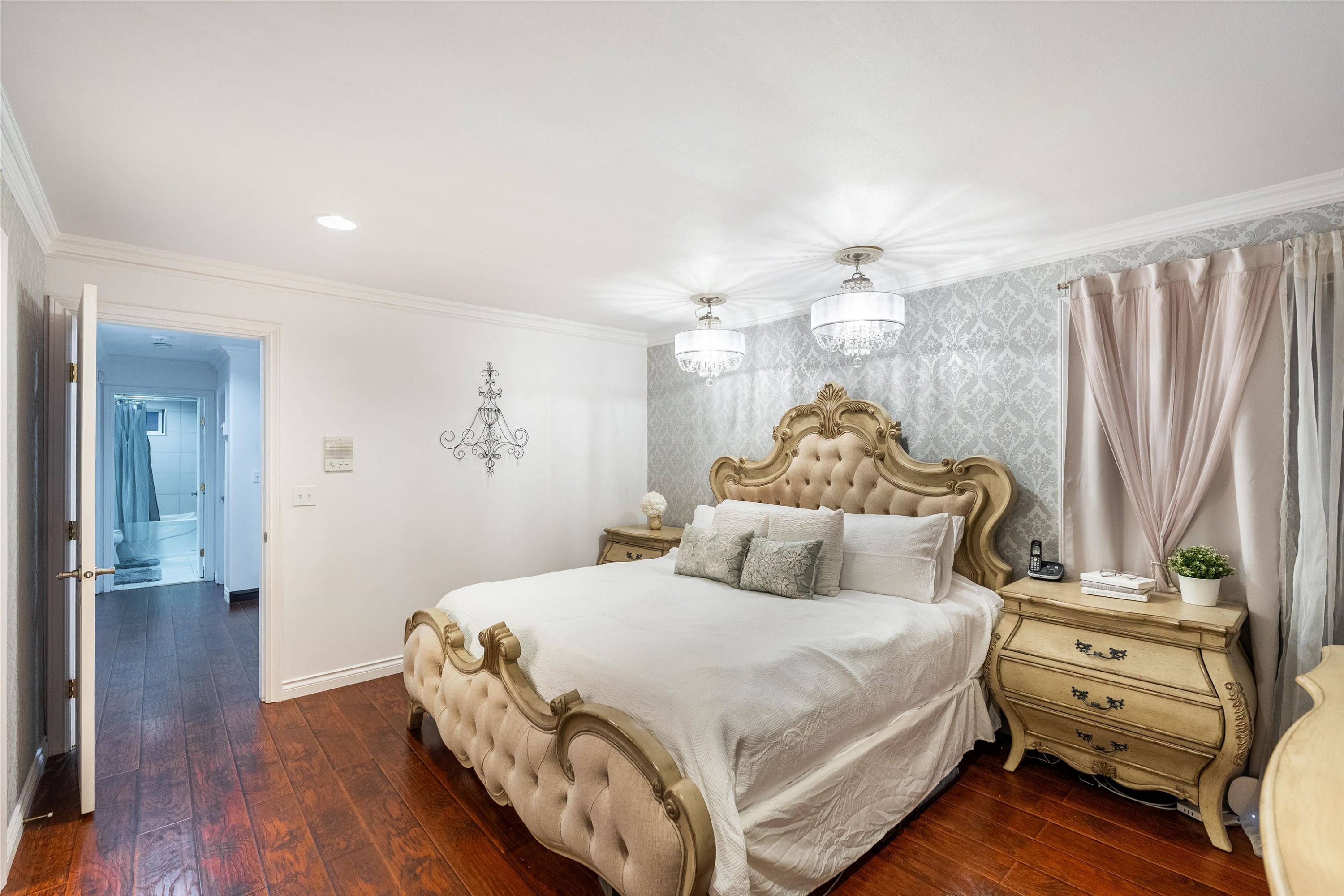 887 Riverside Drive, Port Coquitlam, BC - Indoor Photo Showing Bedroom