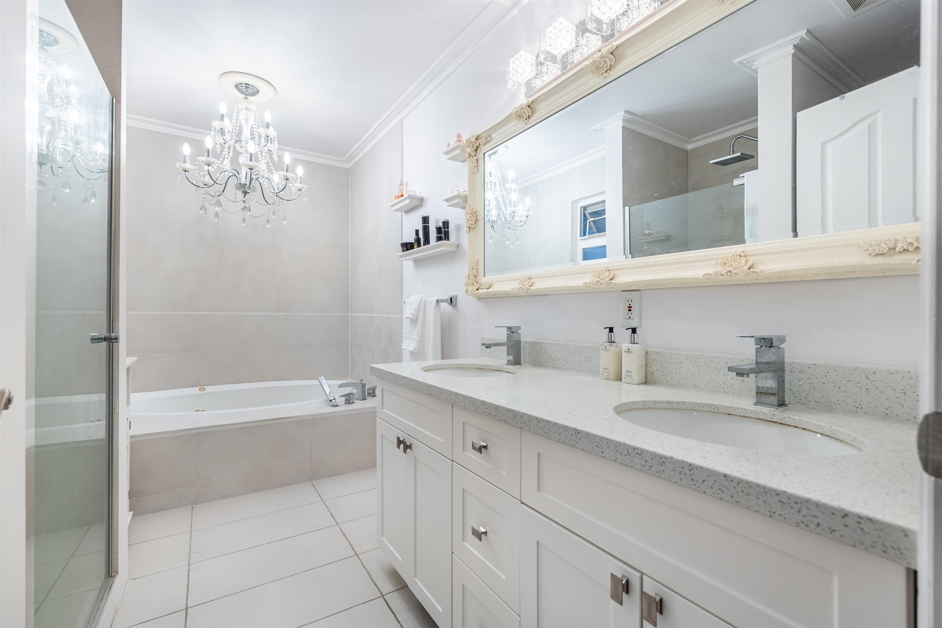887 Riverside Drive, Port Coquitlam, BC - Indoor Photo Showing Bathroom