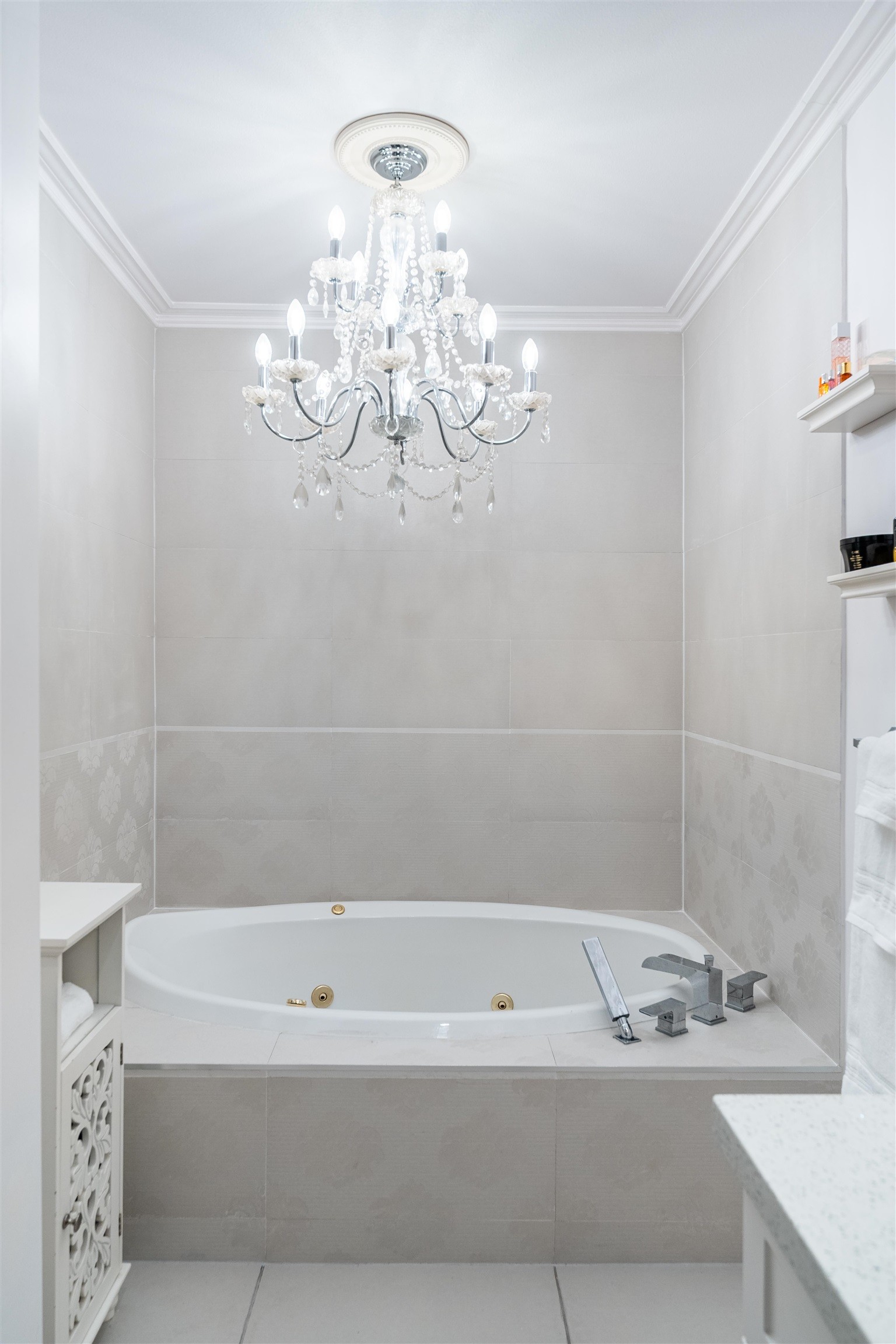 887 Riverside Drive, Port Coquitlam, BC - Indoor Photo Showing Bathroom