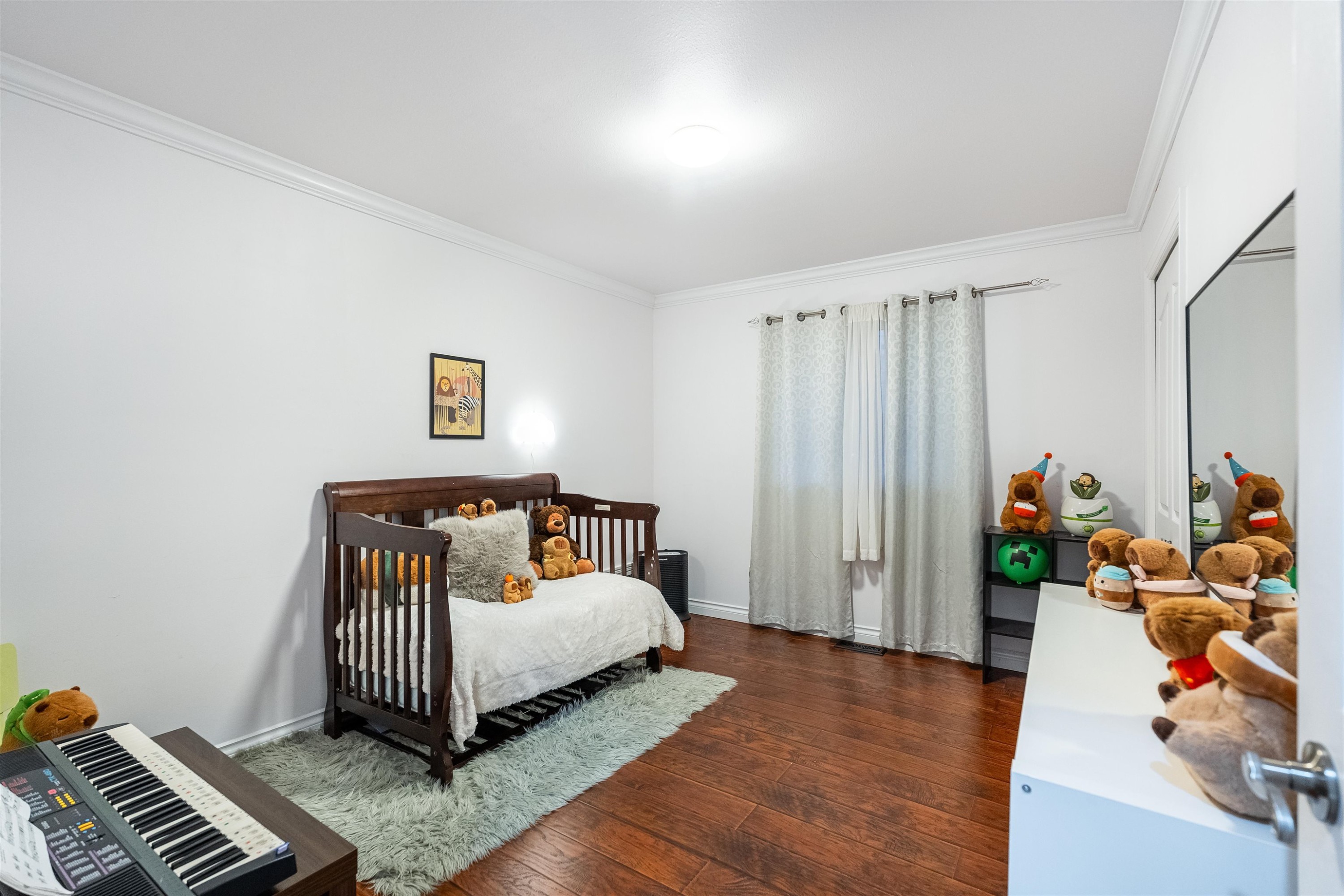 887 Riverside Drive, Port Coquitlam, BC - Indoor Photo Showing Bedroom