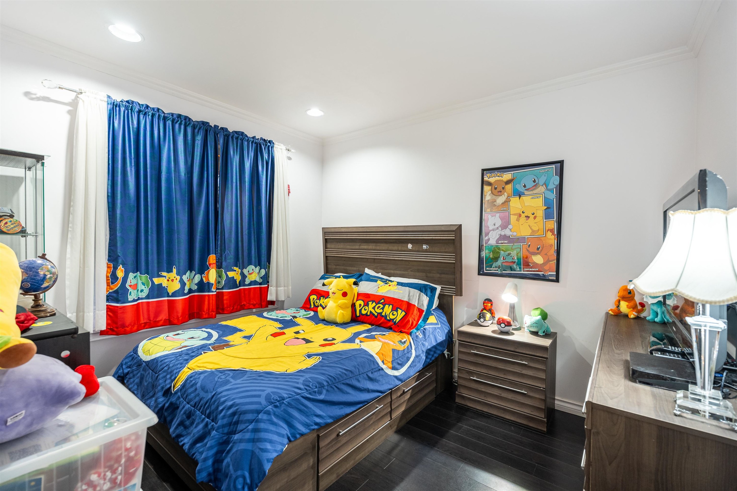 887 Riverside Drive, Port Coquitlam, BC - Indoor Photo Showing Bedroom