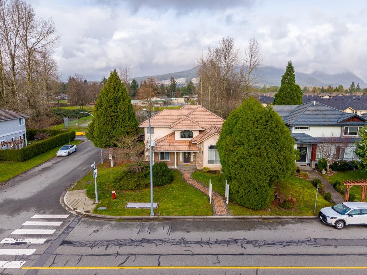887 Riverside Drive, Port Coquitlam, BC - Outdoor