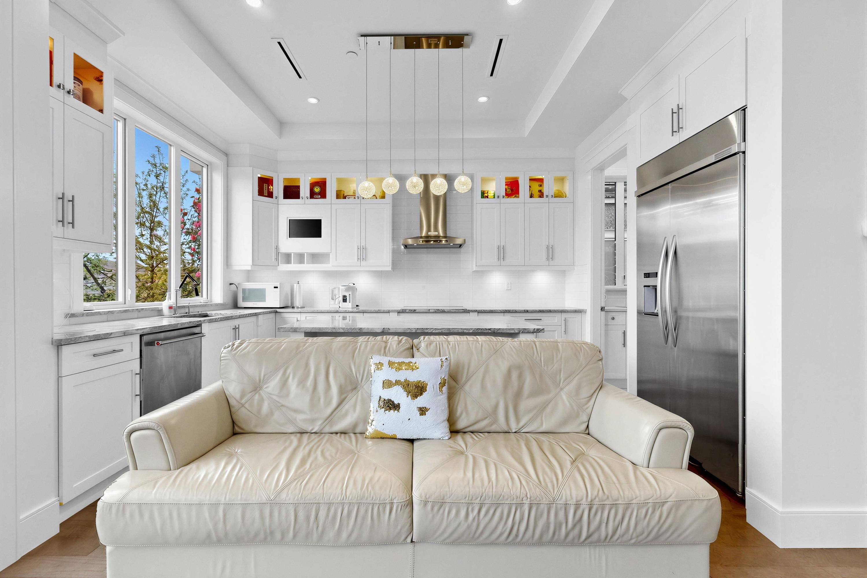4555 9Th Avenue W, Vancouver, BC
