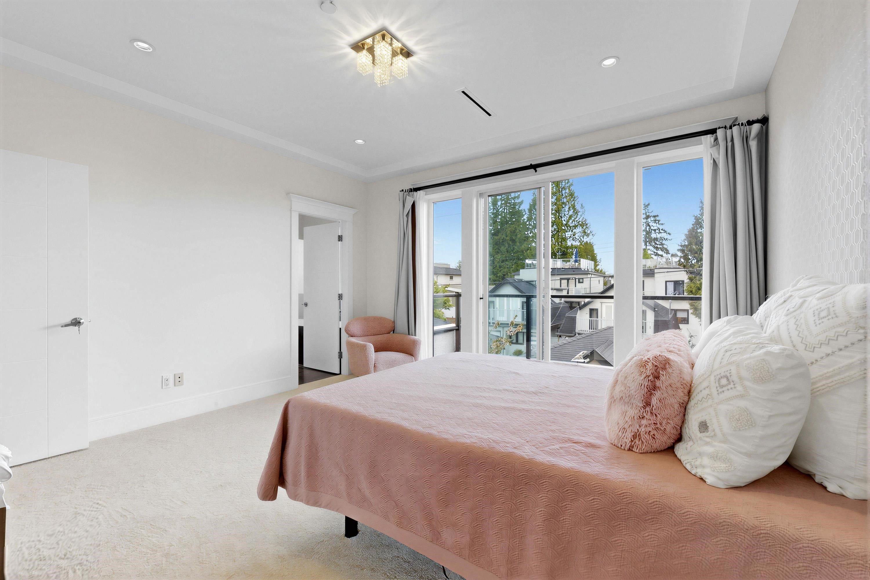 4555 9Th Avenue W, Vancouver, BC