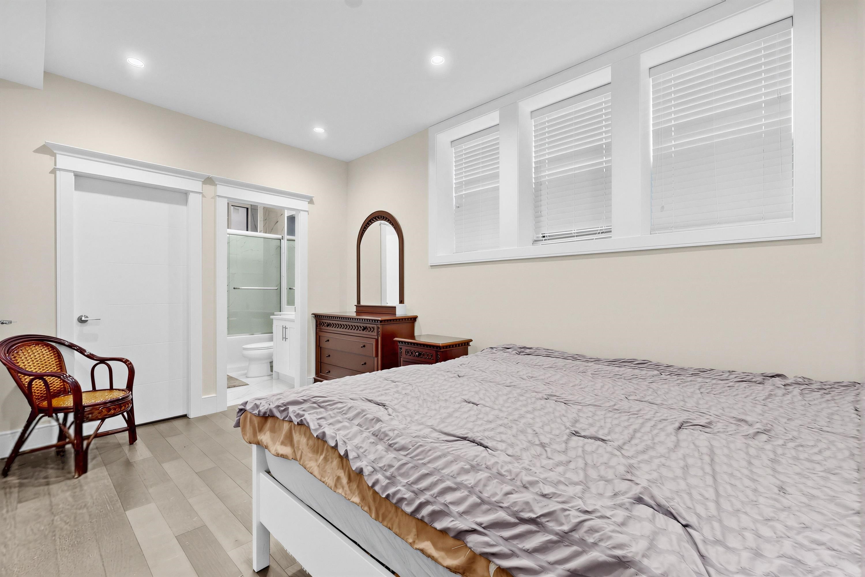 4555 9Th Avenue W, Vancouver, BC