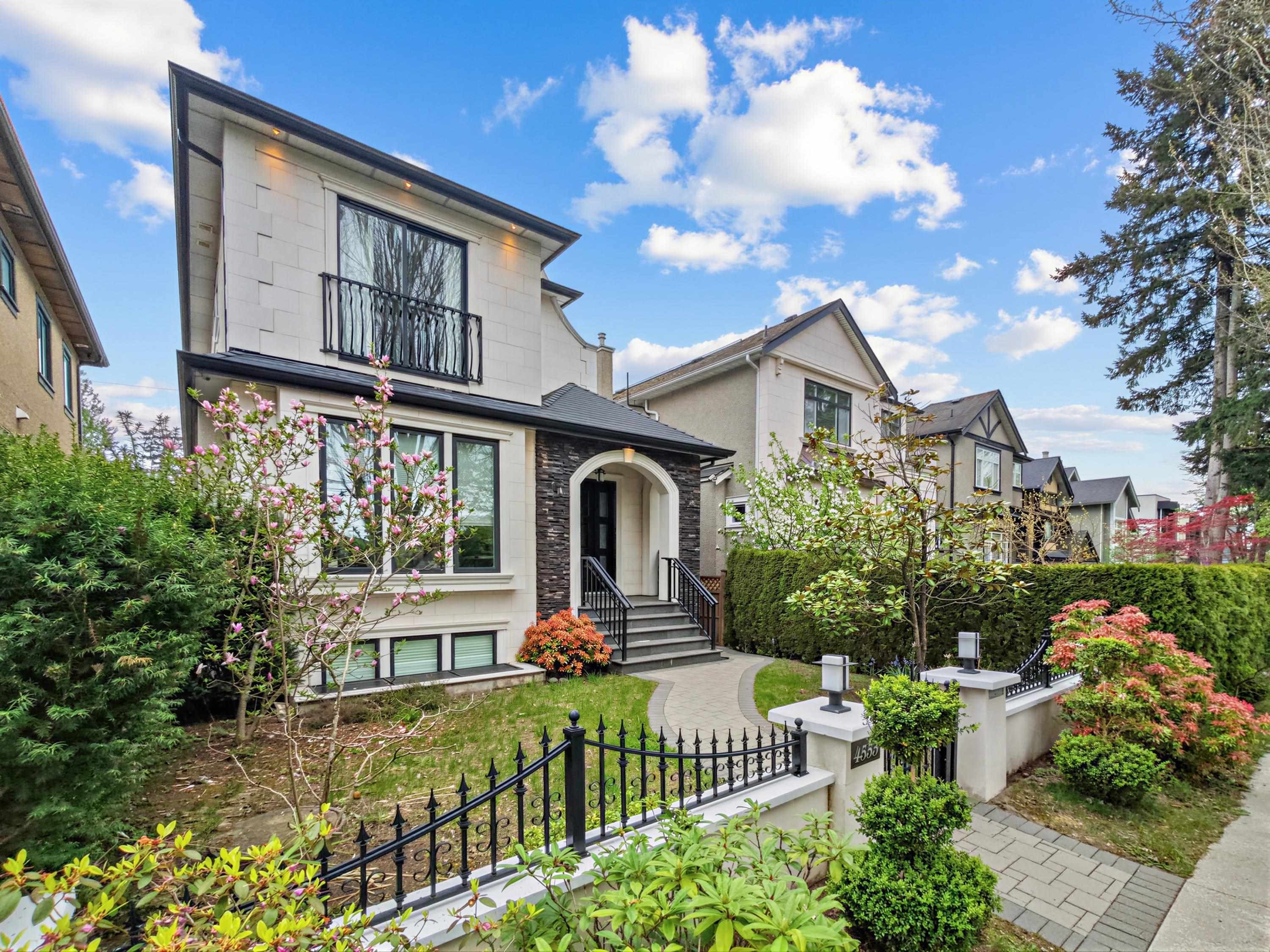 4555 9Th Avenue W, Vancouver, BC