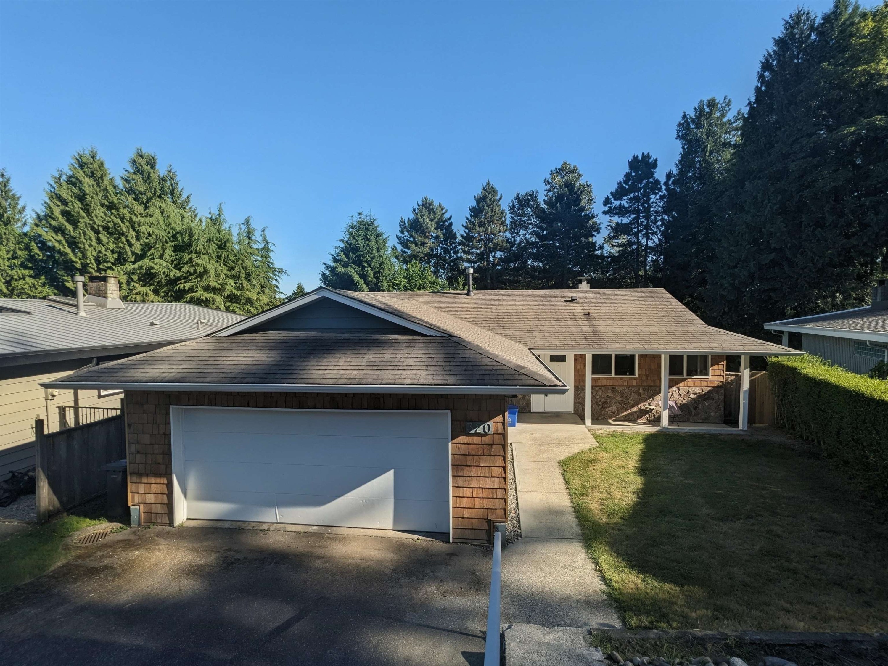 320 Gloucester Court, Coquitlam, BC