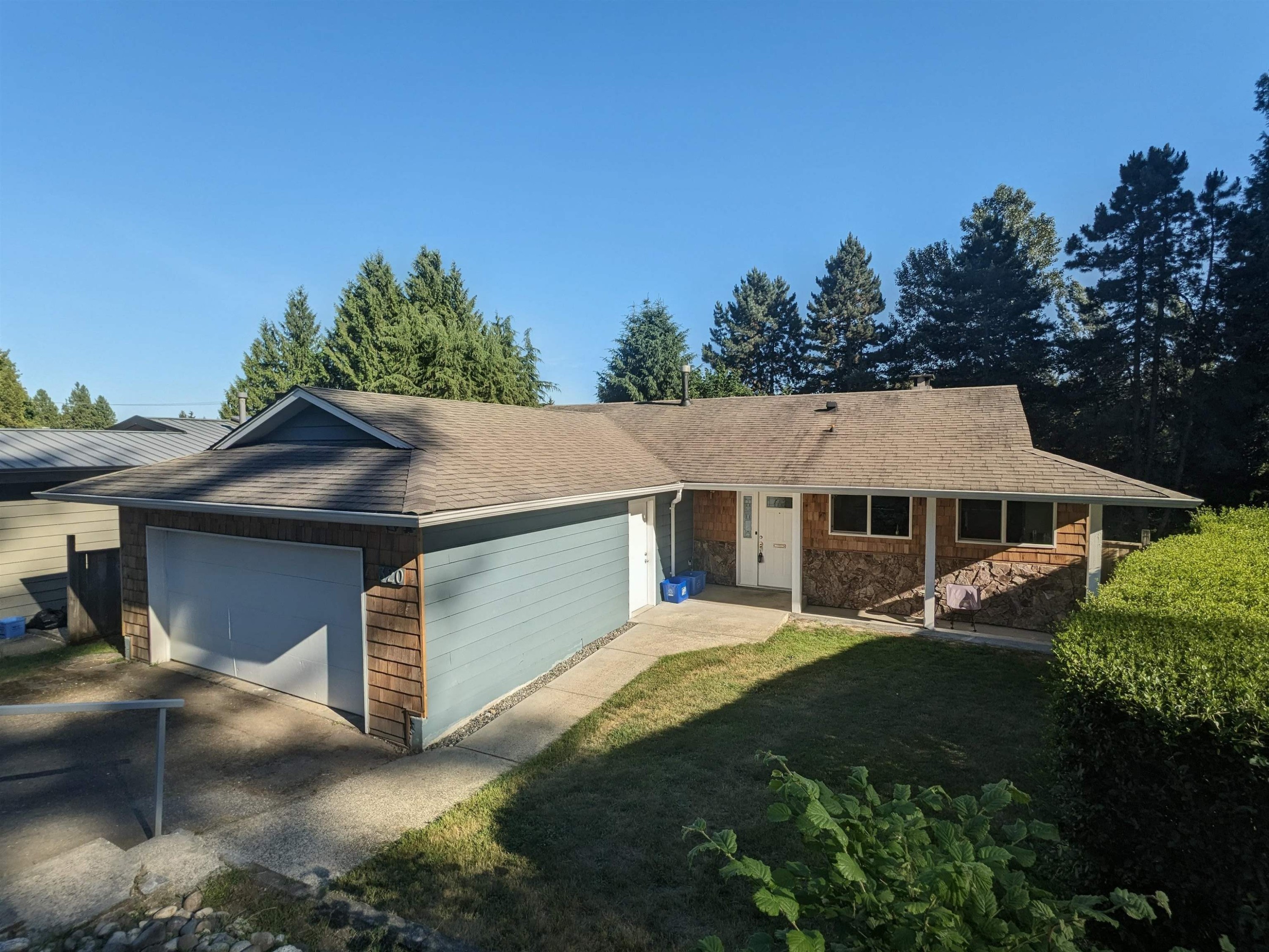 320 Gloucester Court, Coquitlam, BC