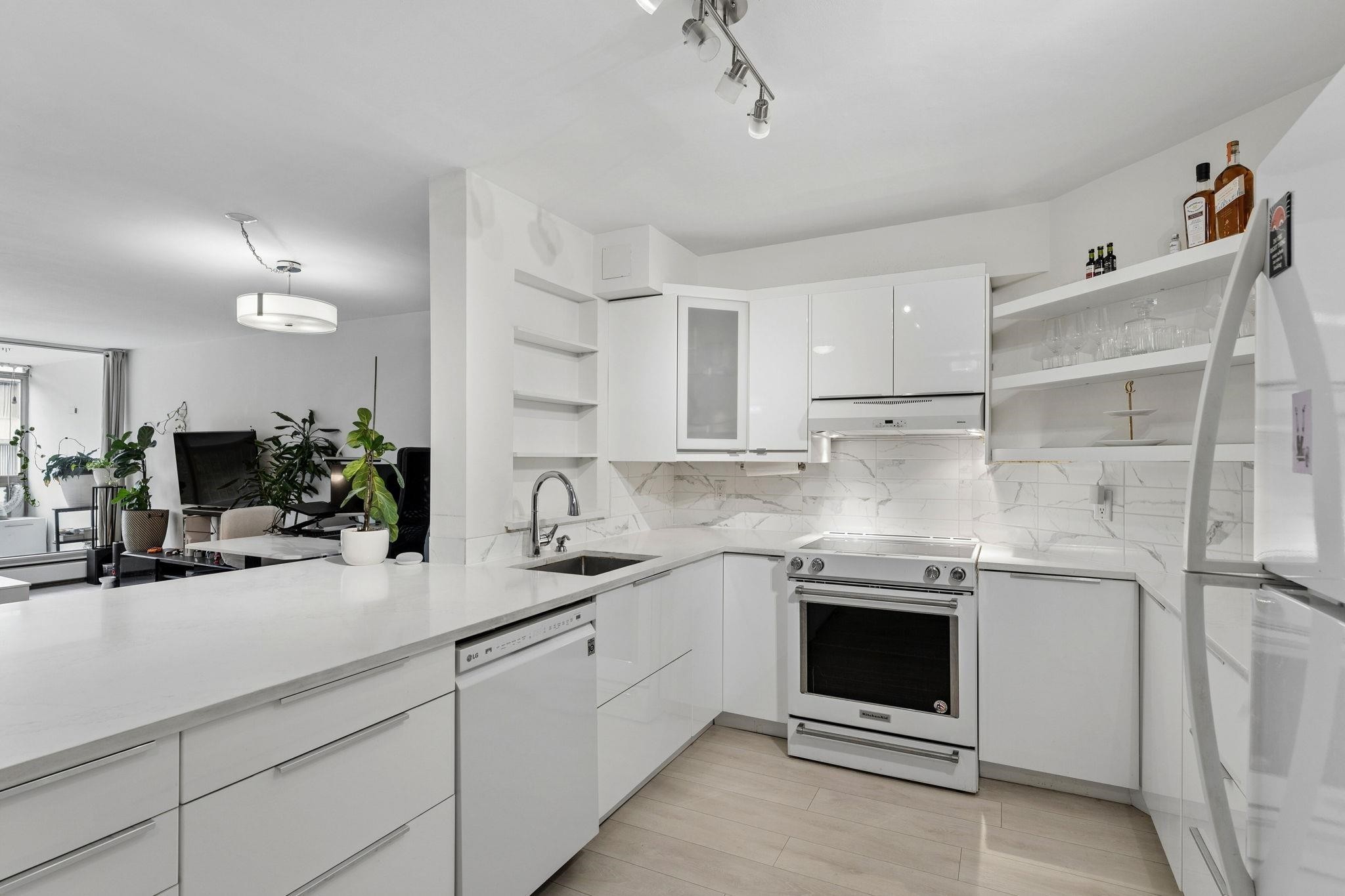 905-2024 Fullerton Avenue, North Vancouver, BC