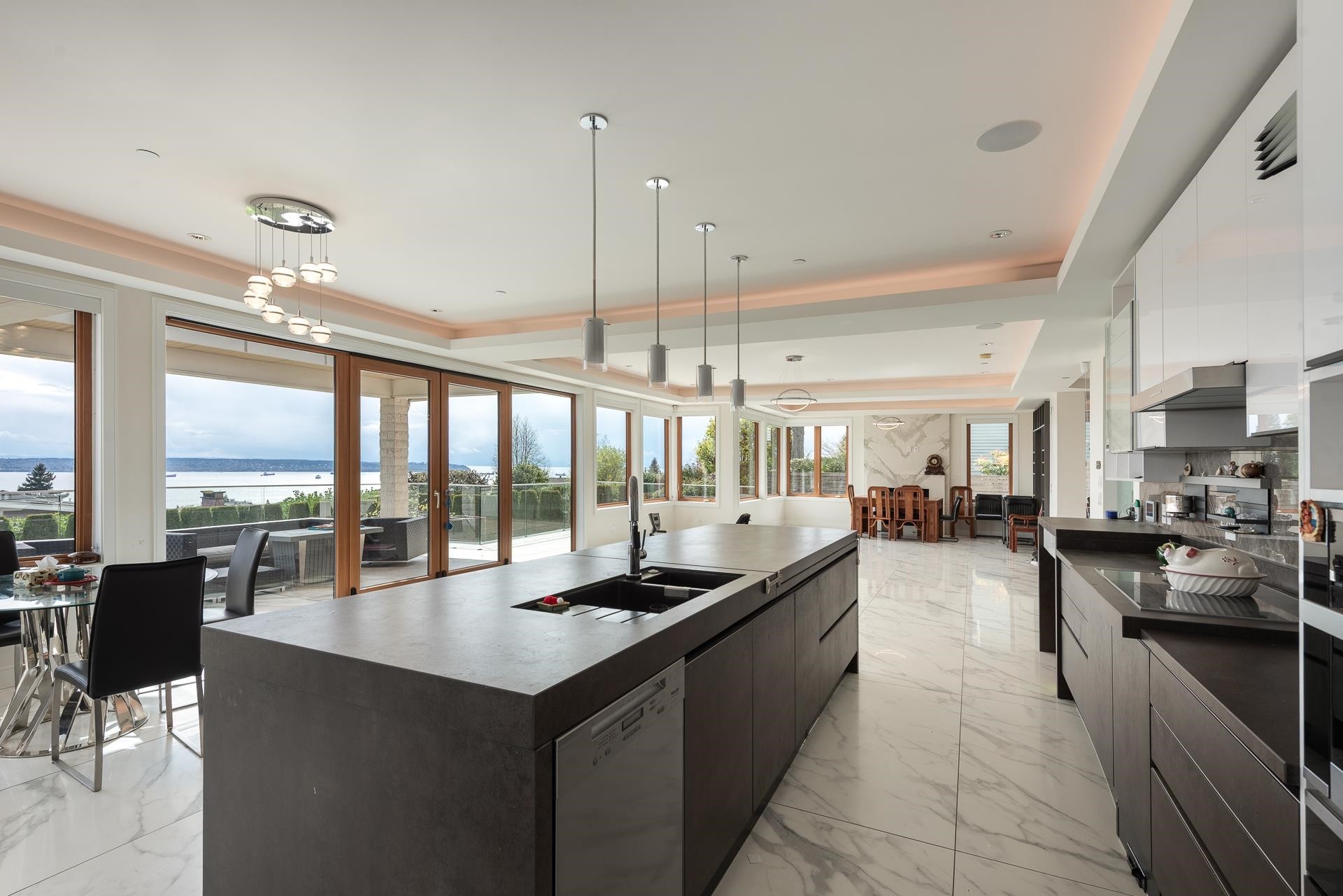 1160 Queens Avenue, West Vancouver, BC