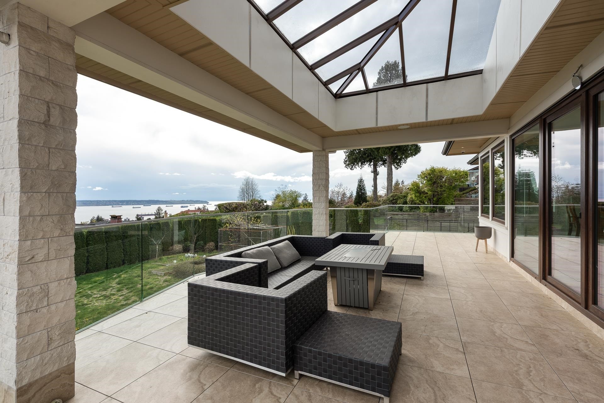 1160 Queens Avenue, West Vancouver, BC
