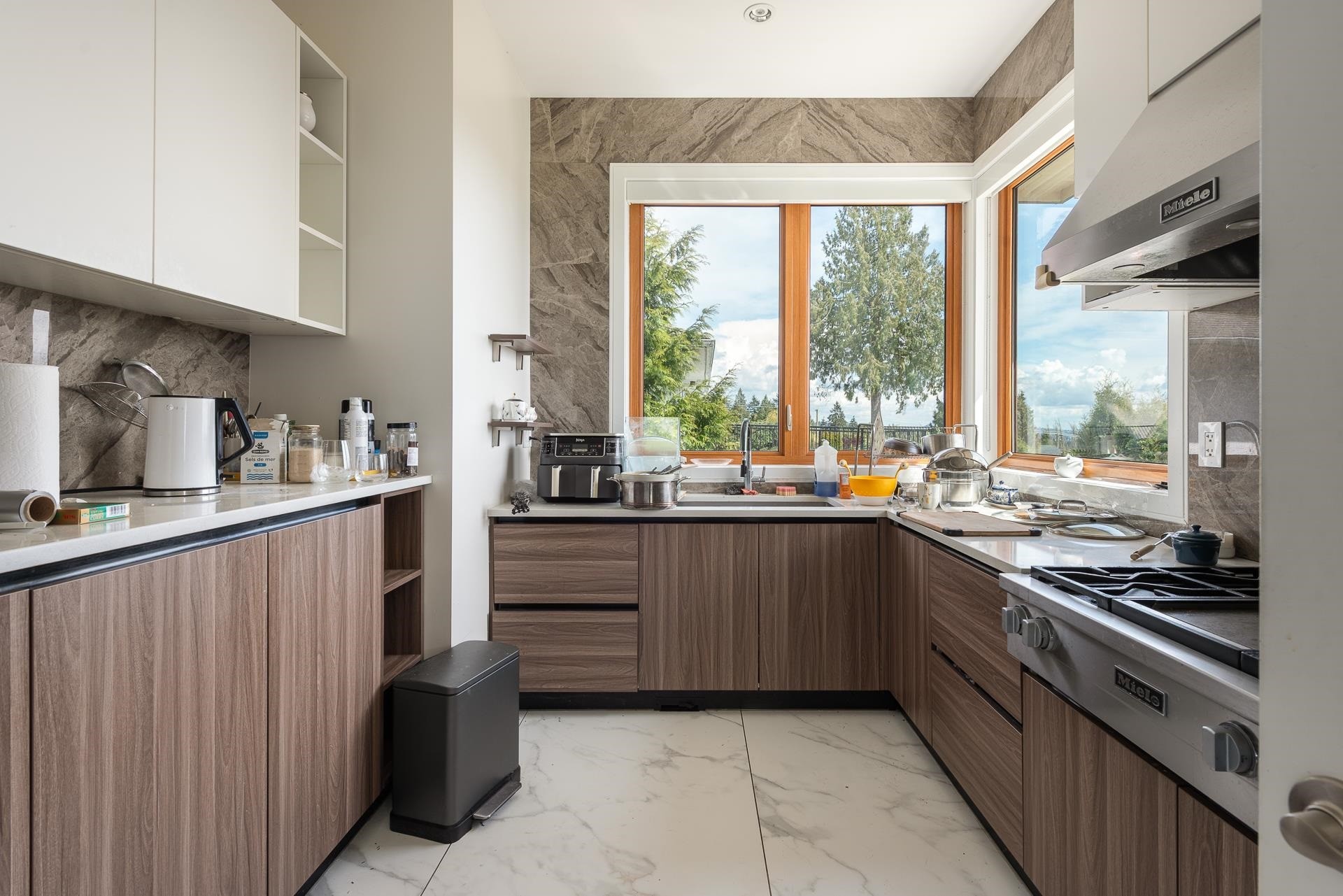 1160 Queens Avenue, West Vancouver, BC