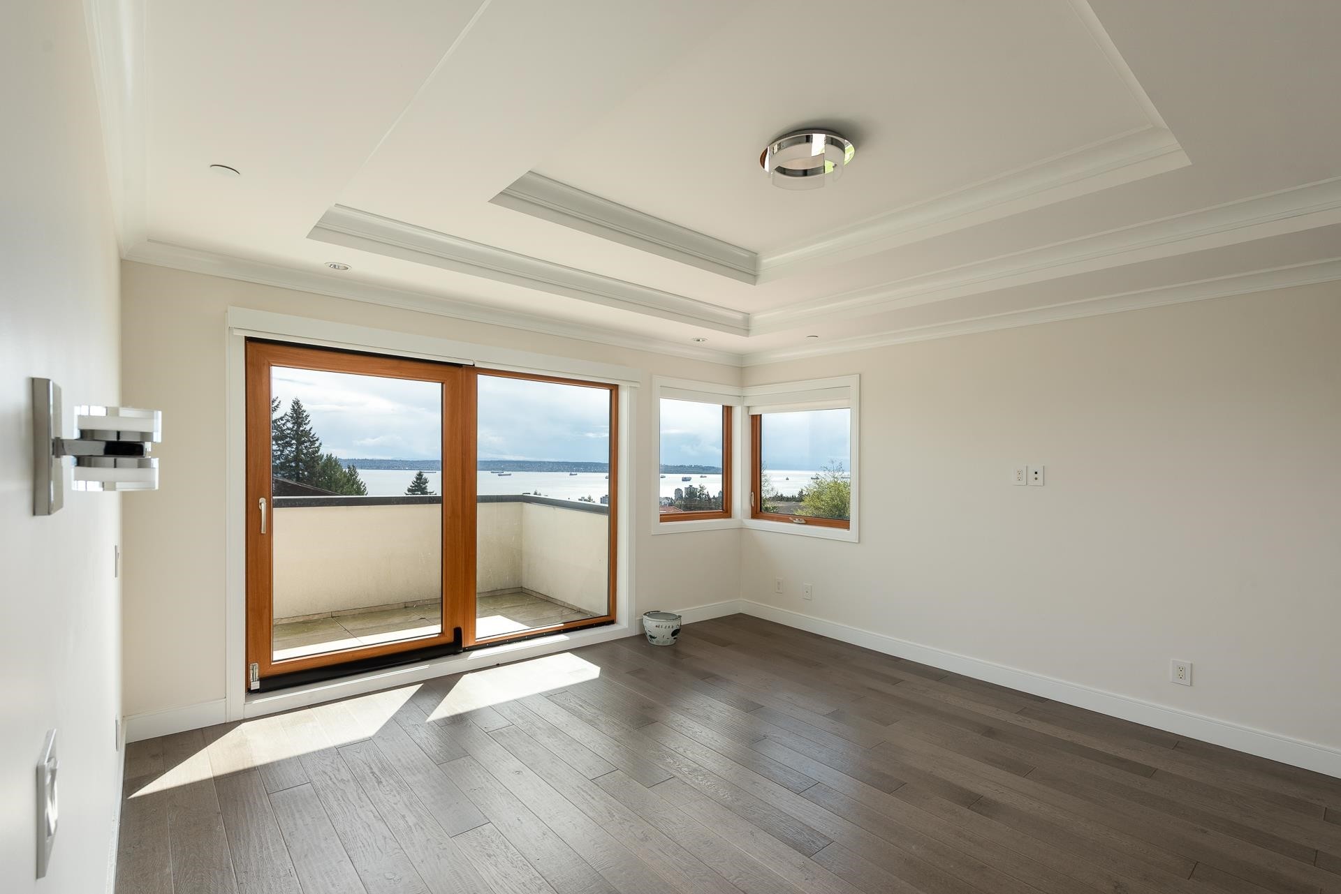 1160 Queens Avenue, West Vancouver, BC