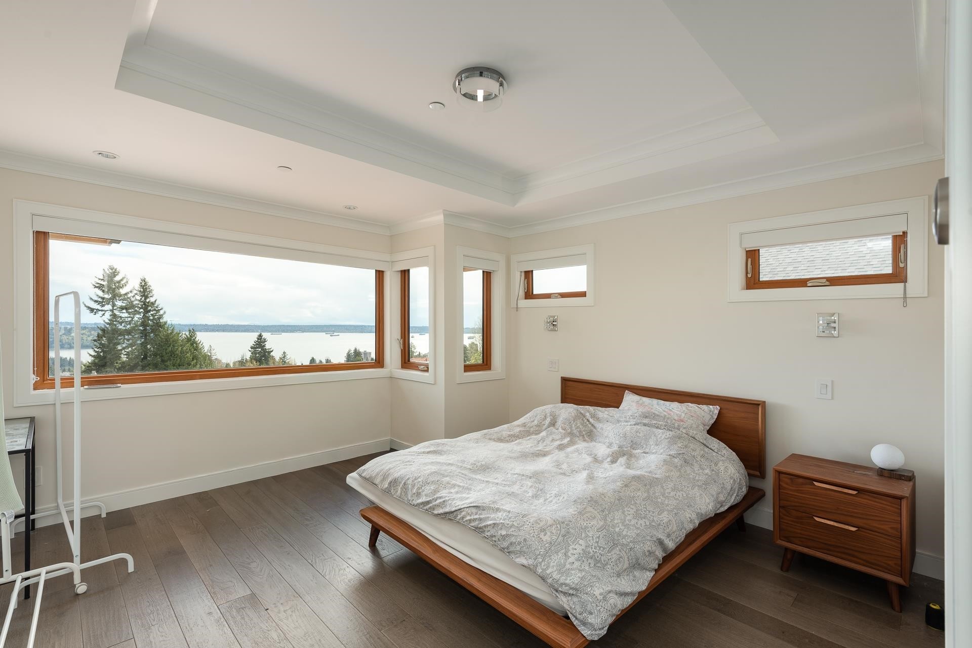 1160 Queens Avenue, West Vancouver, BC