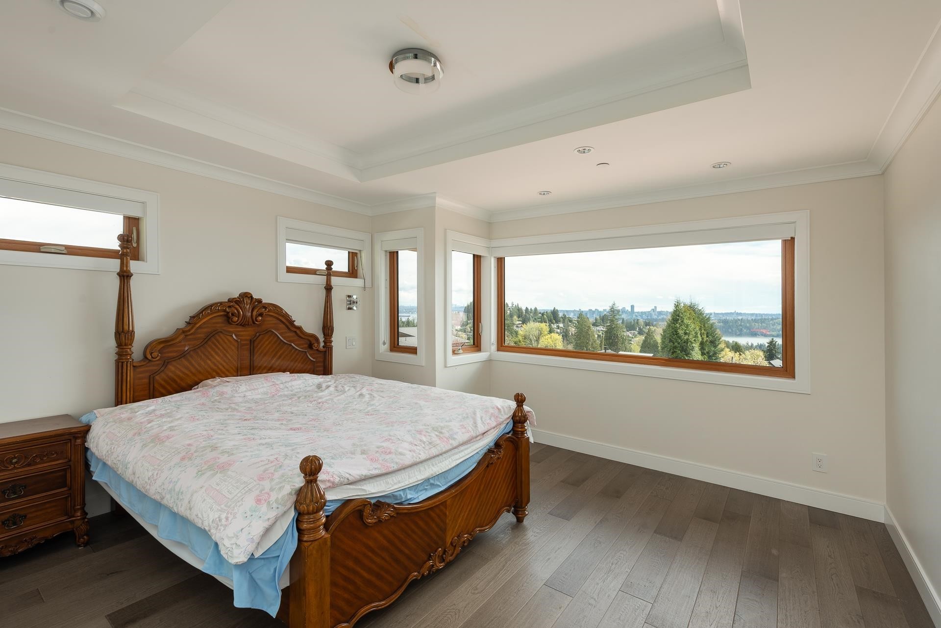 1160 Queens Avenue, West Vancouver, BC
