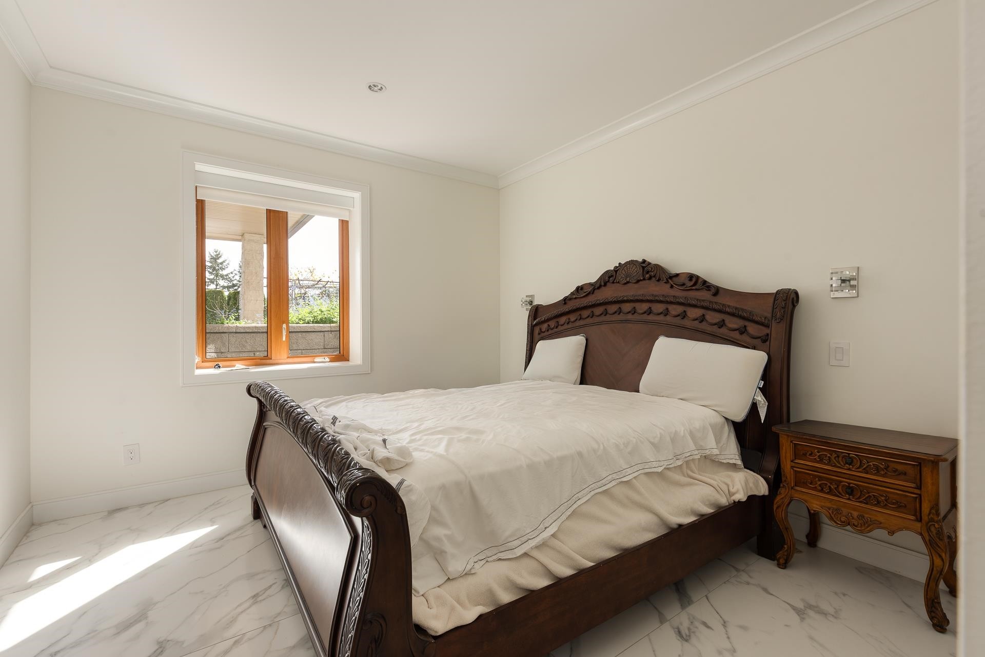 1160 Queens Avenue, West Vancouver, BC