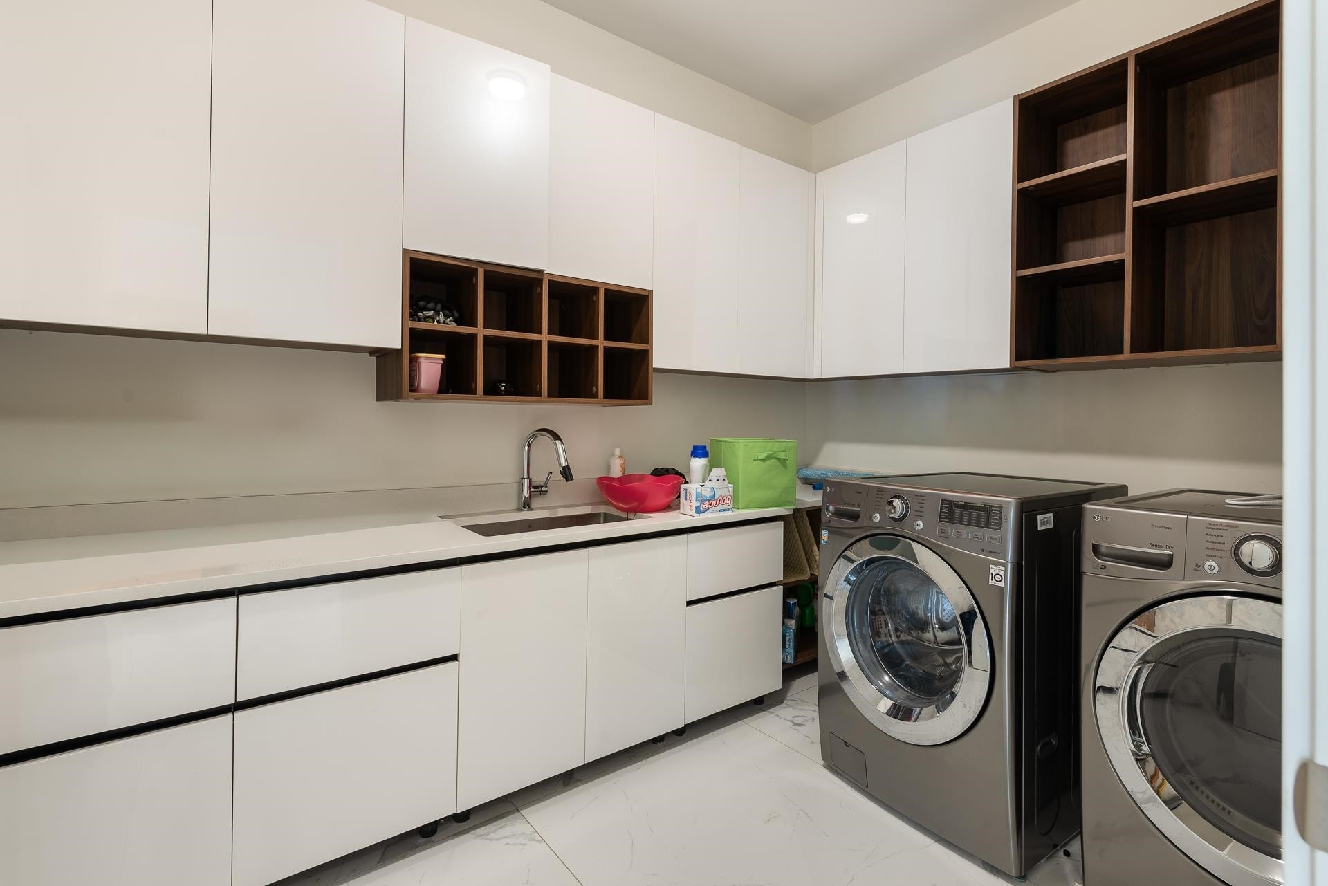 1160 Queens Avenue, West Vancouver, BC