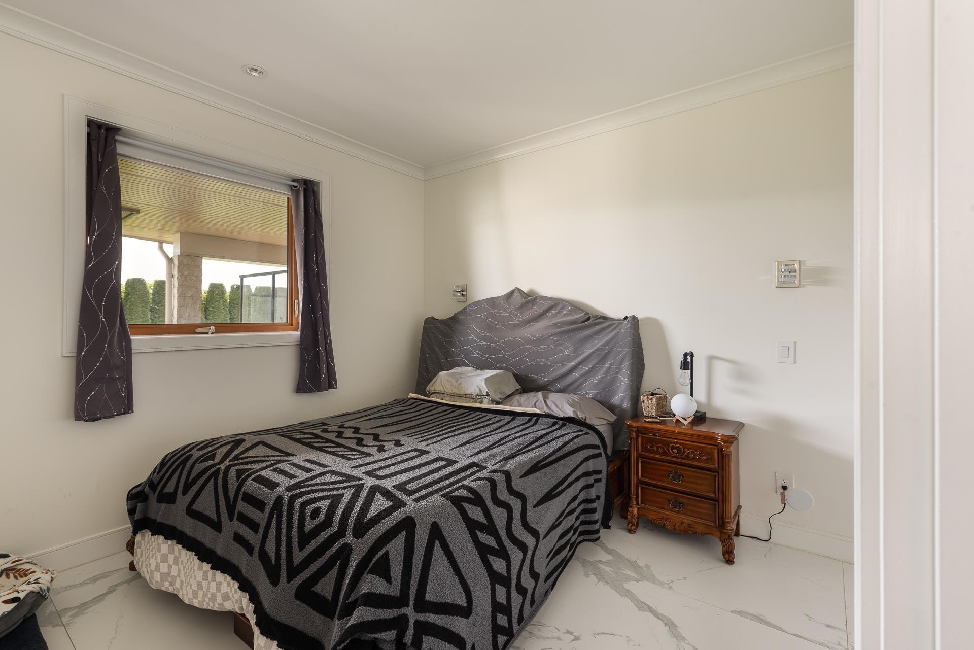 1160 Queens Avenue, West Vancouver, BC