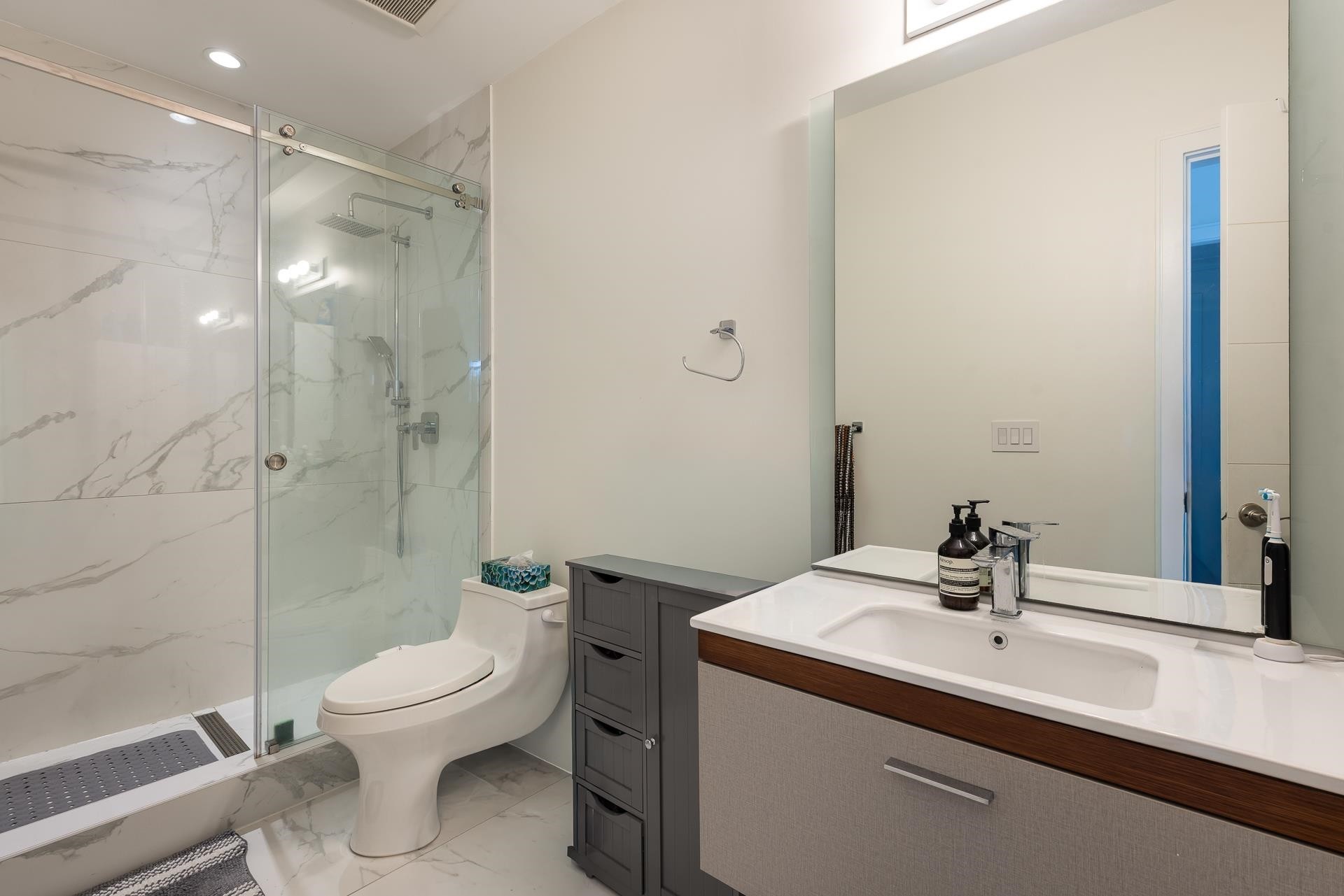 1160 Queens Avenue, West Vancouver, BC