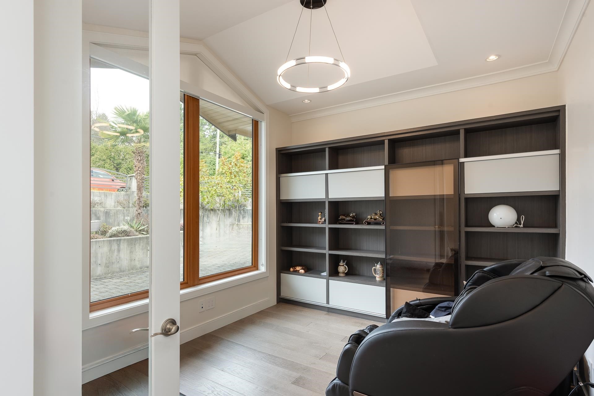 1160 Queens Avenue, West Vancouver, BC
