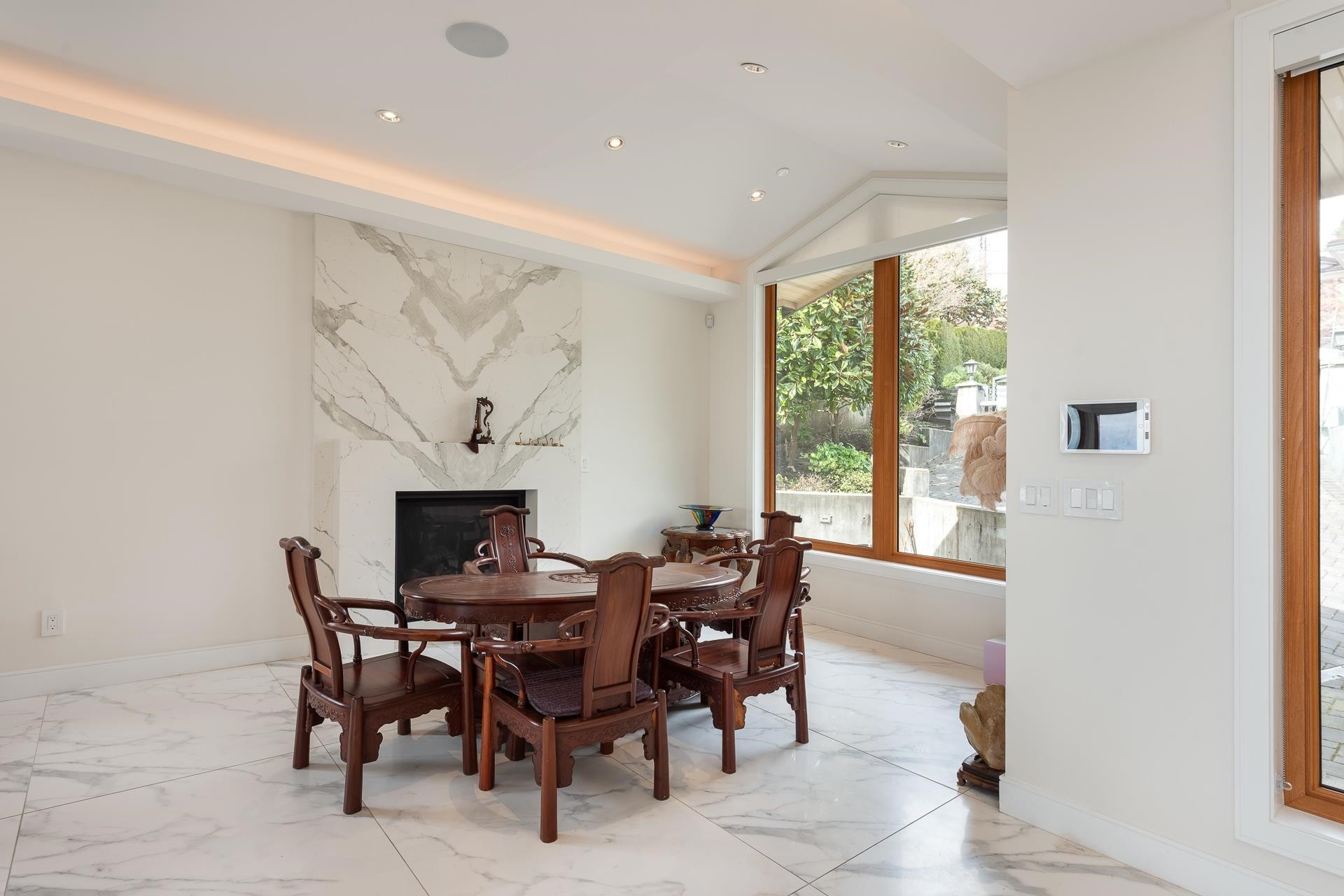 1160 Queens Avenue, West Vancouver, BC