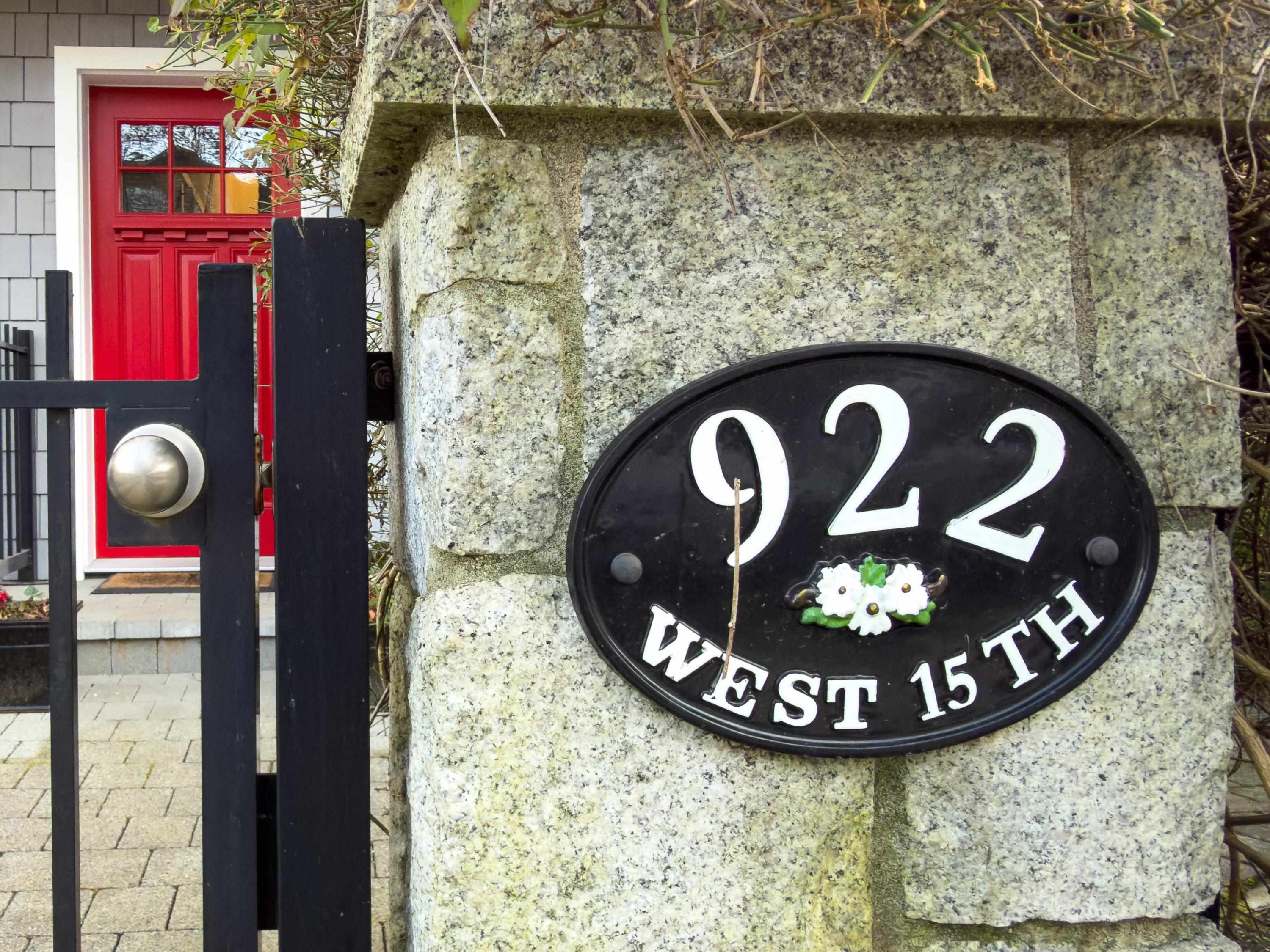 922 15Th Avenue W, Vancouver, BC