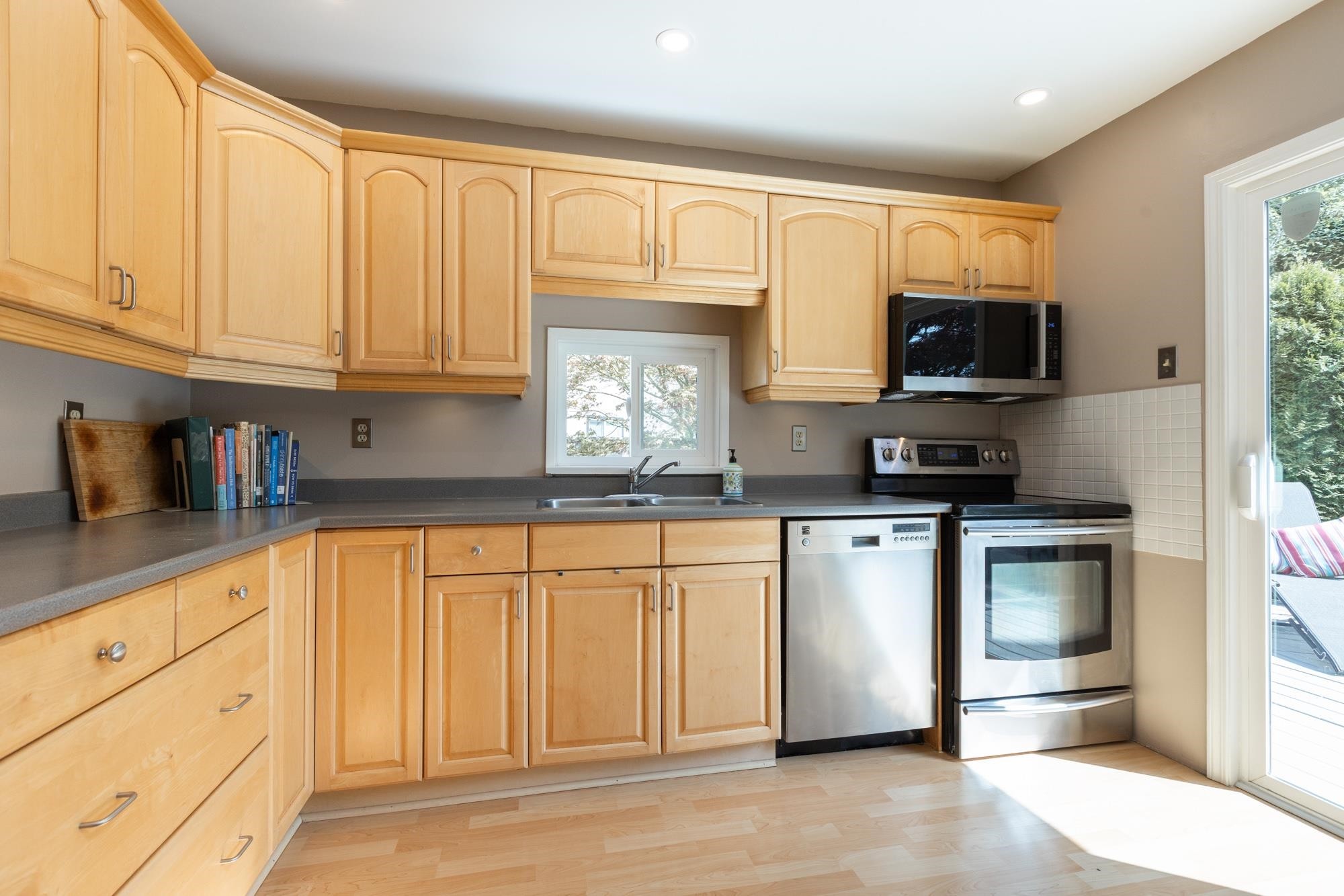 1884 Bluff Way, Coquitlam, BC