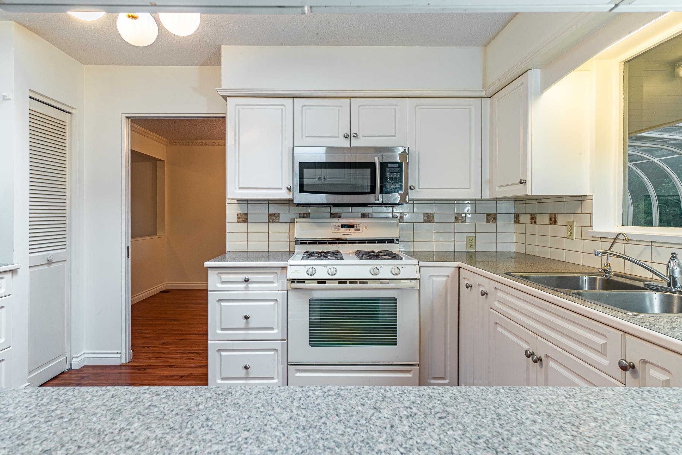 5725 Cranley Drive, West Vancouver, BC