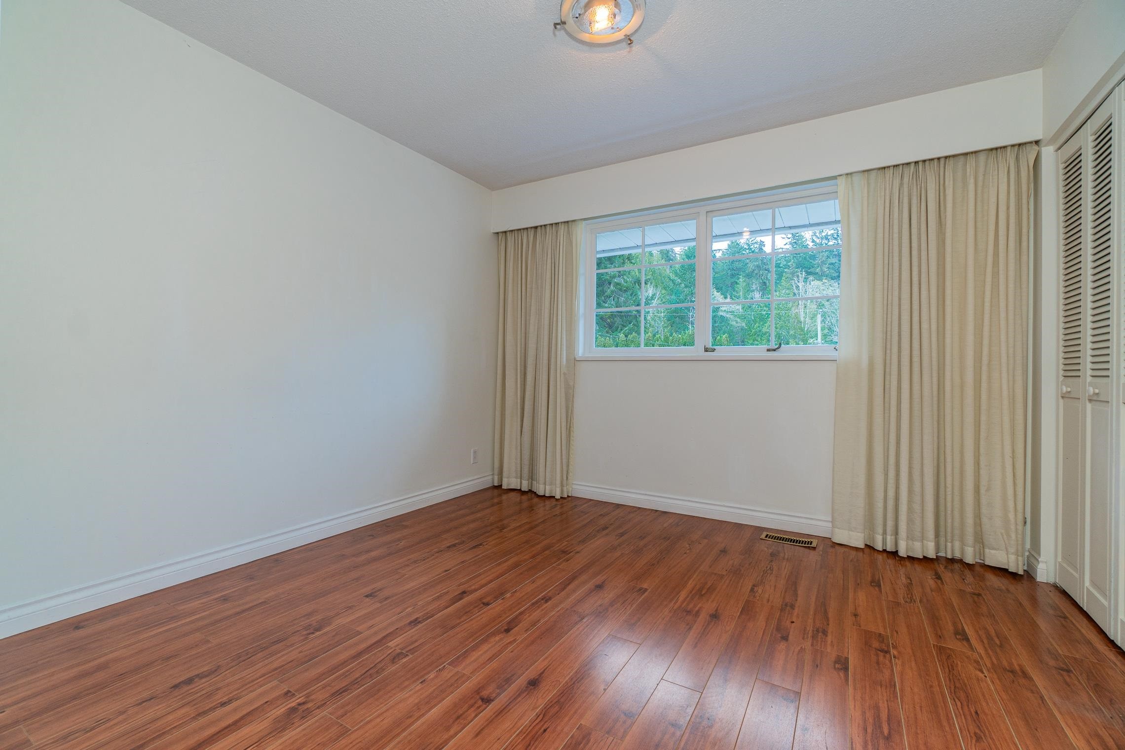 5725 Cranley Drive, West Vancouver, BC