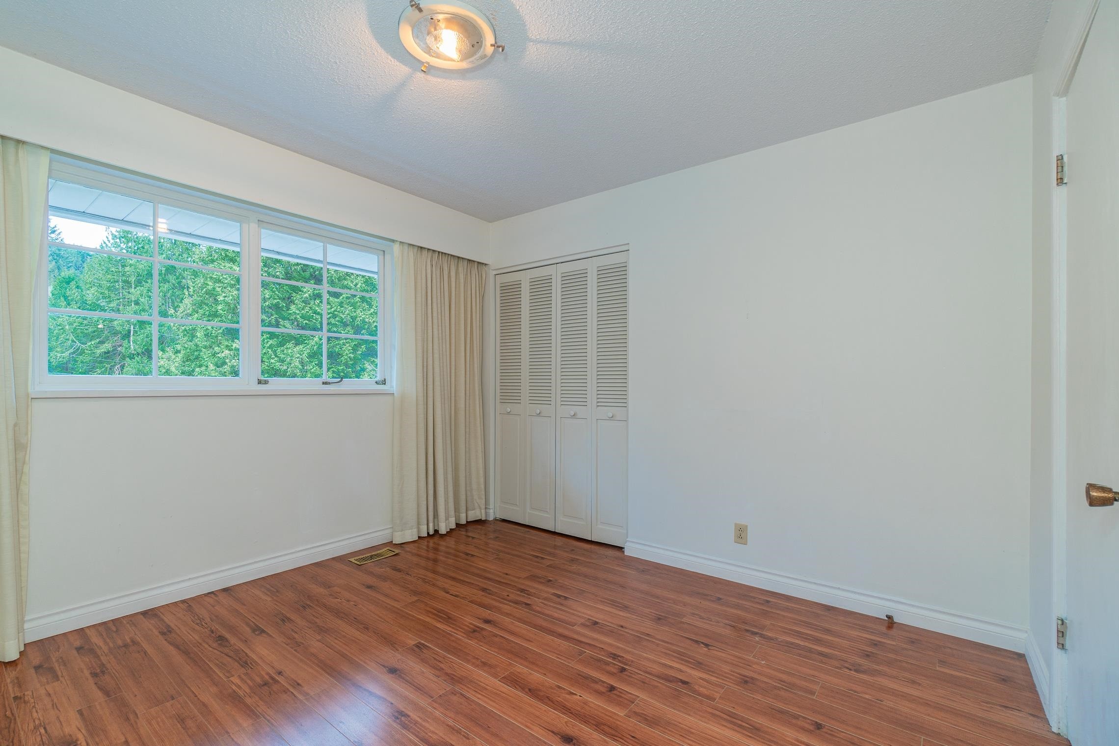 5725 Cranley Drive, West Vancouver, BC