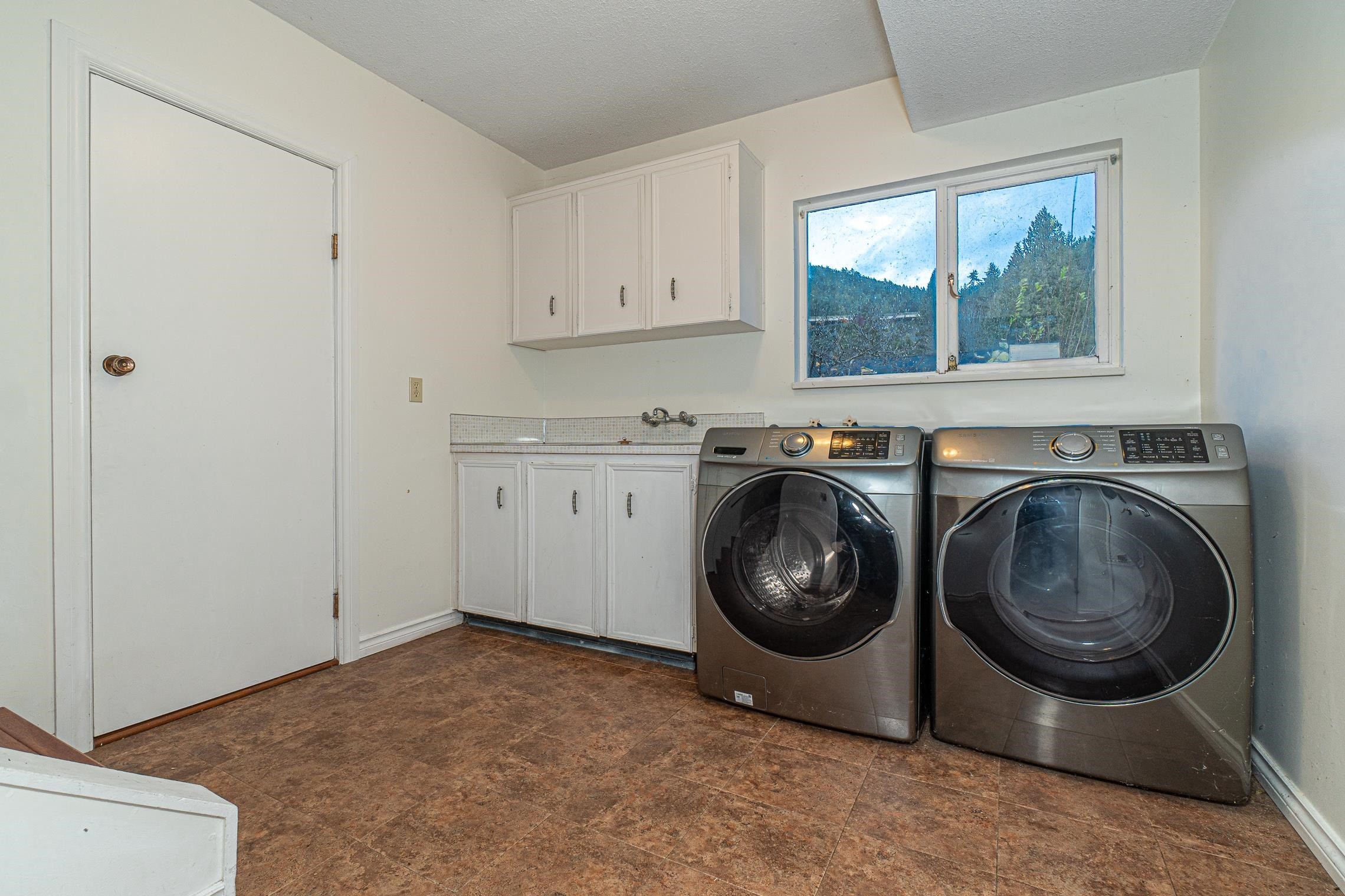 5725 Cranley Drive, West Vancouver, BC