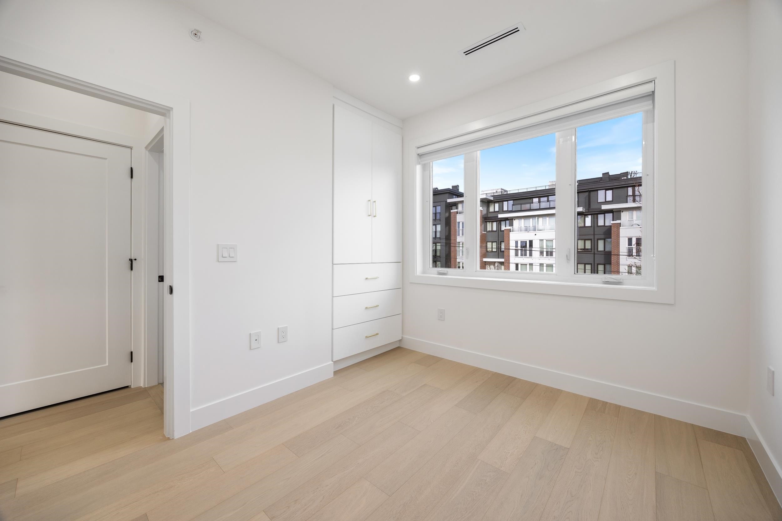 1-7361 Fraser Street, Vancouver, BC
