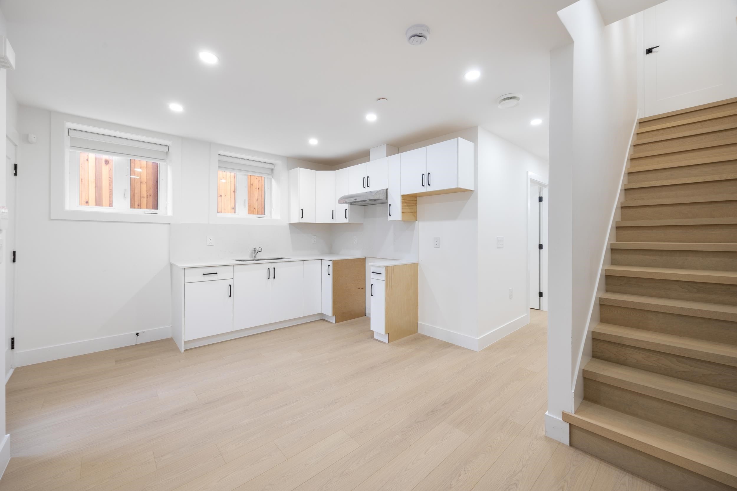 1-7361 Fraser Street, Vancouver, BC