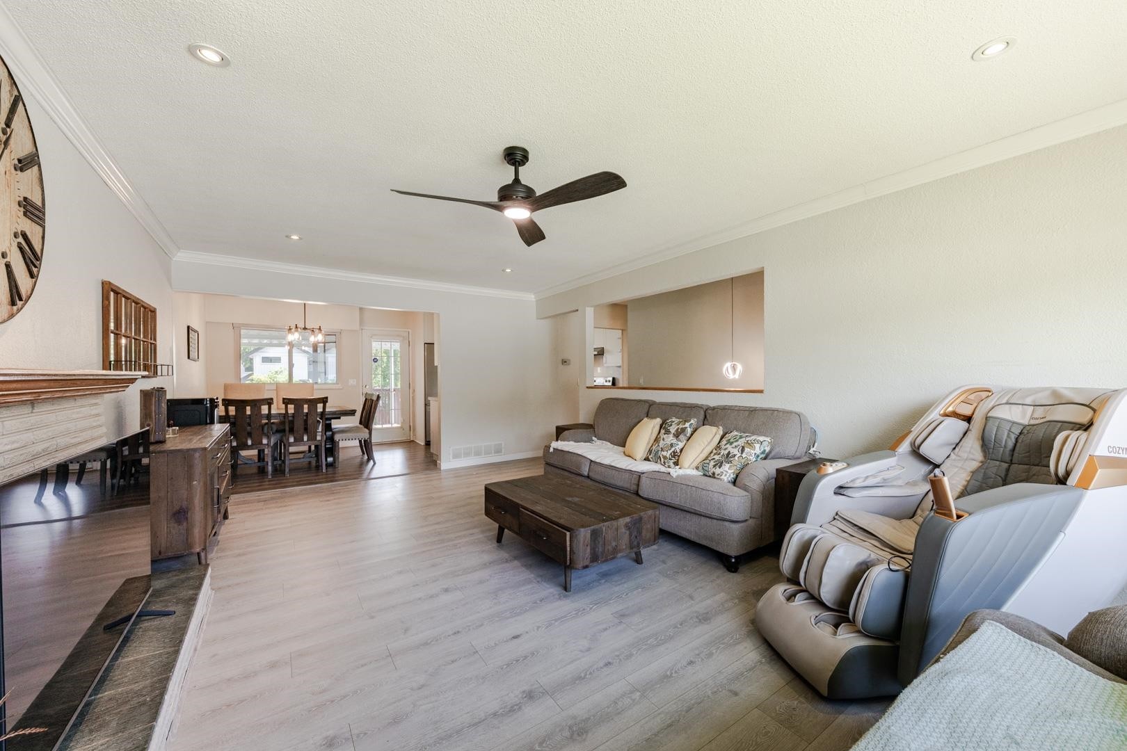 3778 Killarney Street, Port Coquitlam, BC - Indoor Photo Showing Living Room