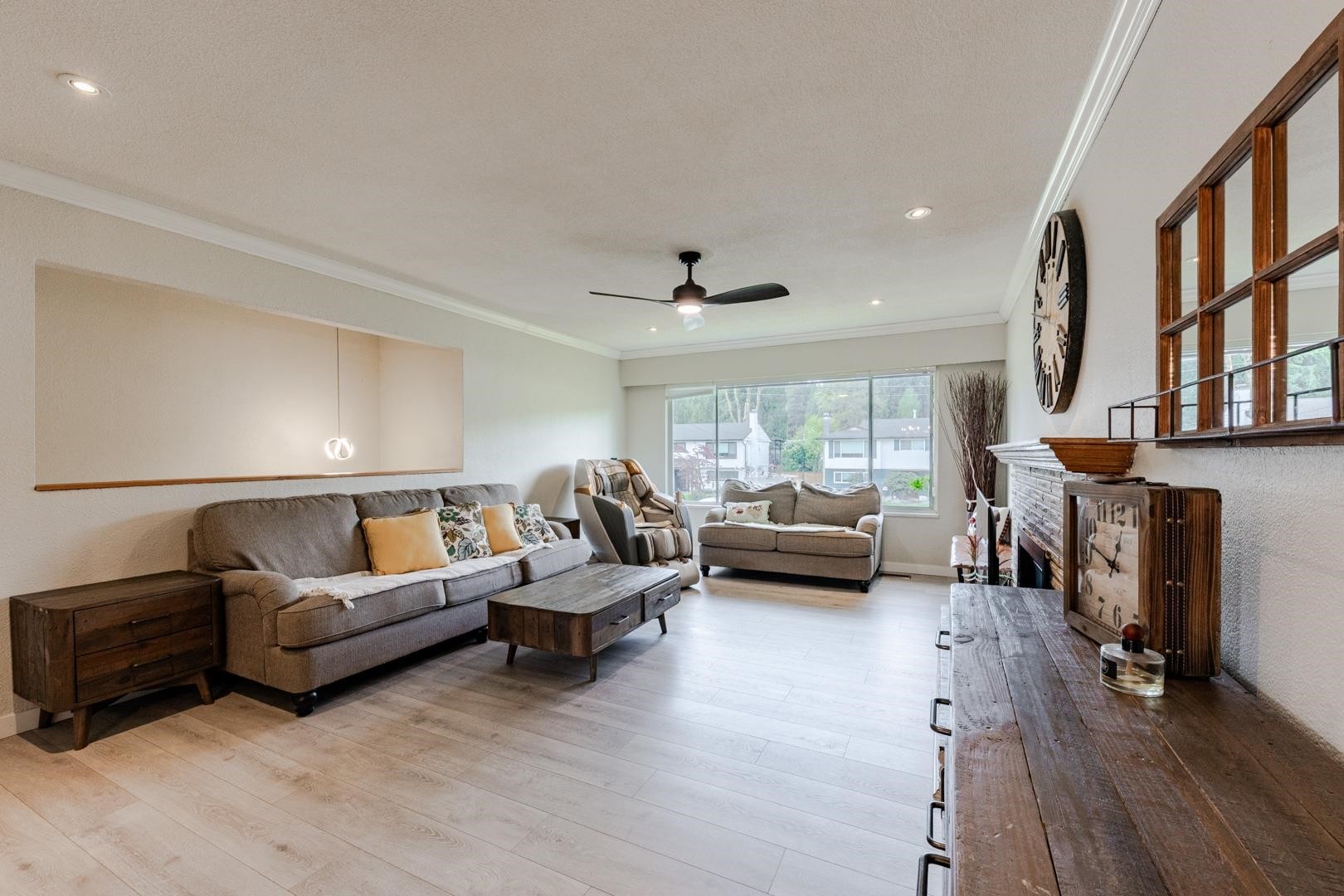 3778 Killarney Street, Port Coquitlam, BC - Indoor Photo Showing Living Room