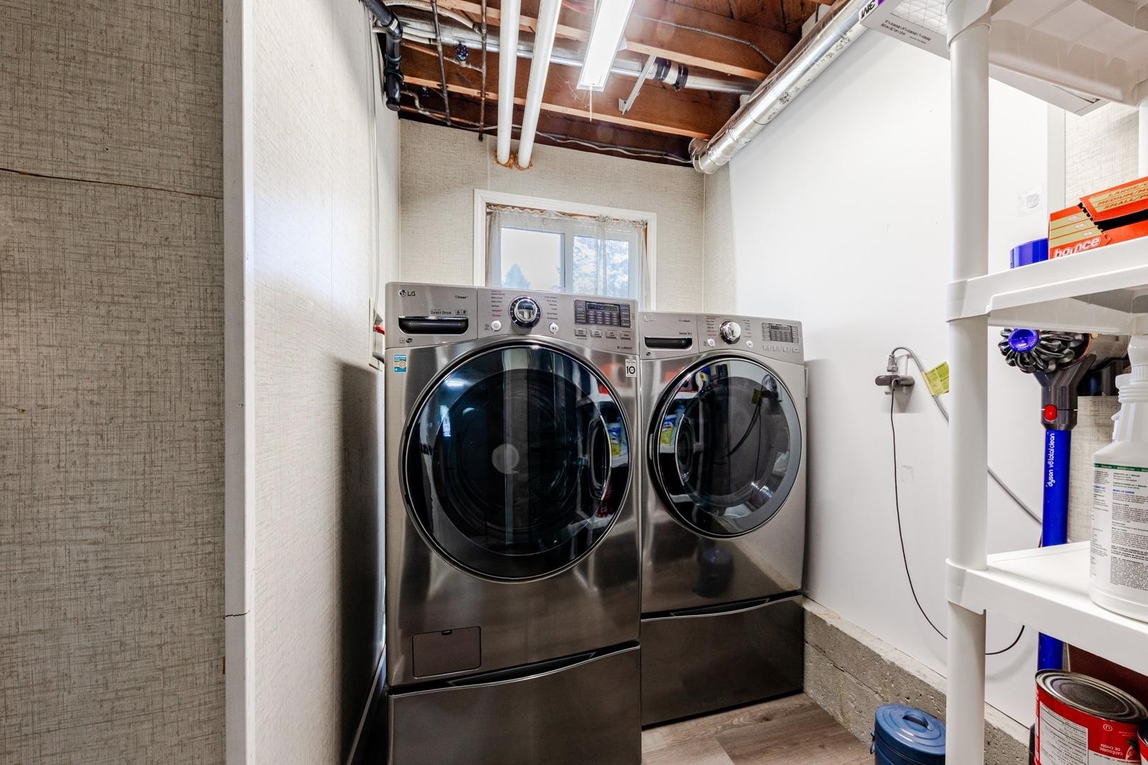 3778 Killarney Street, Port Coquitlam, BC - Indoor Photo Showing Laundry Room