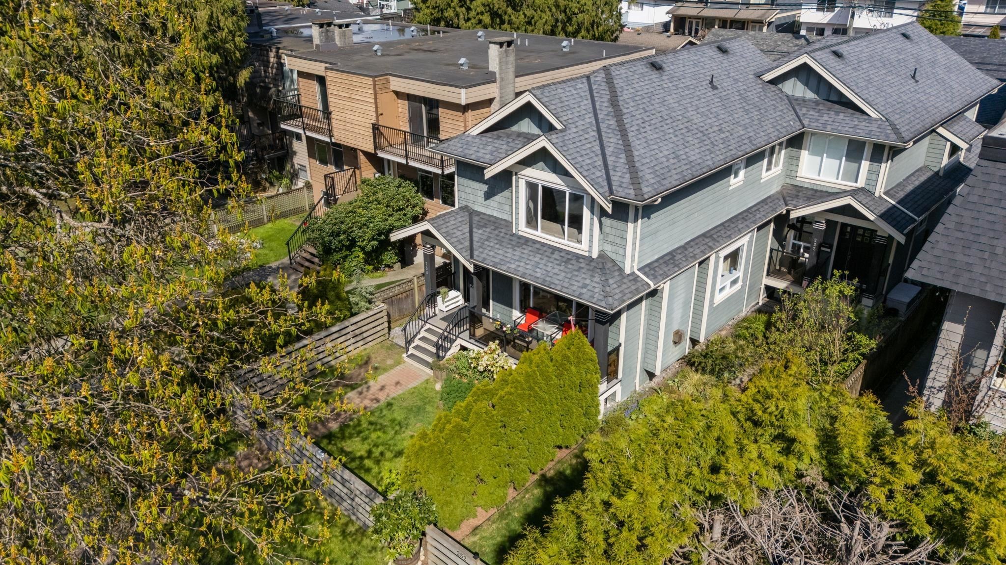 250 17Th Street E, North Vancouver, BC