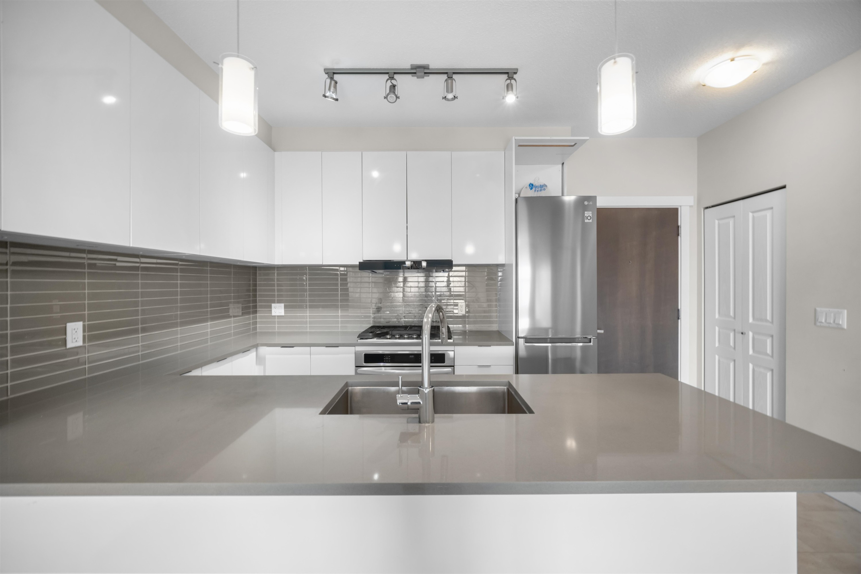 603-9399 Alexandra Road, Richmond, BC