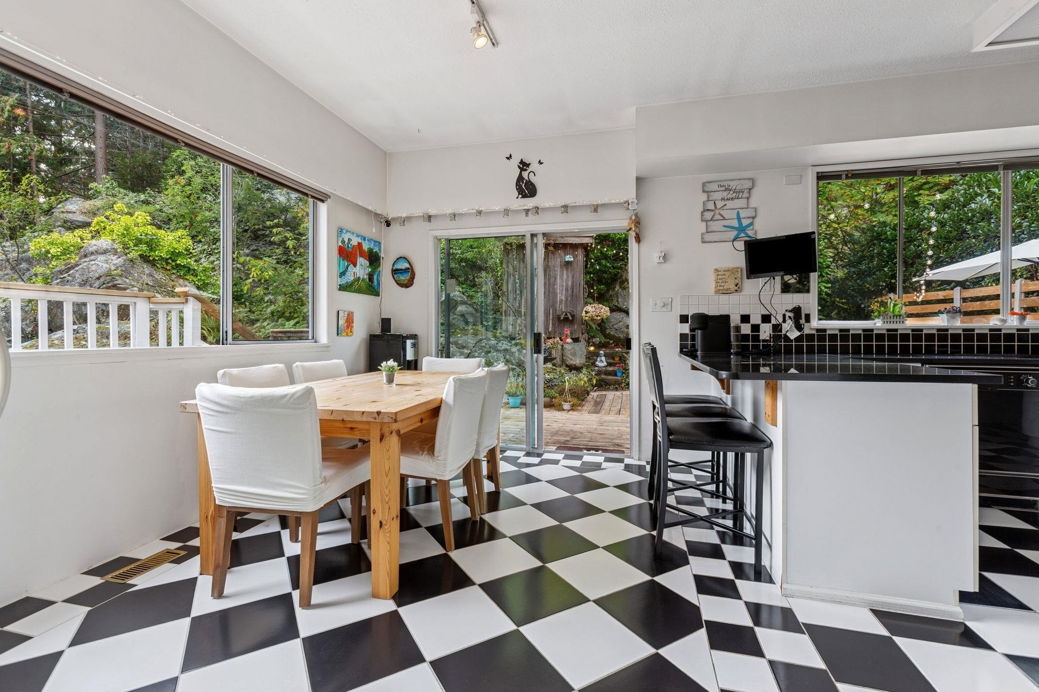 5607 Eagle Harbour Road, West Vancouver, BC