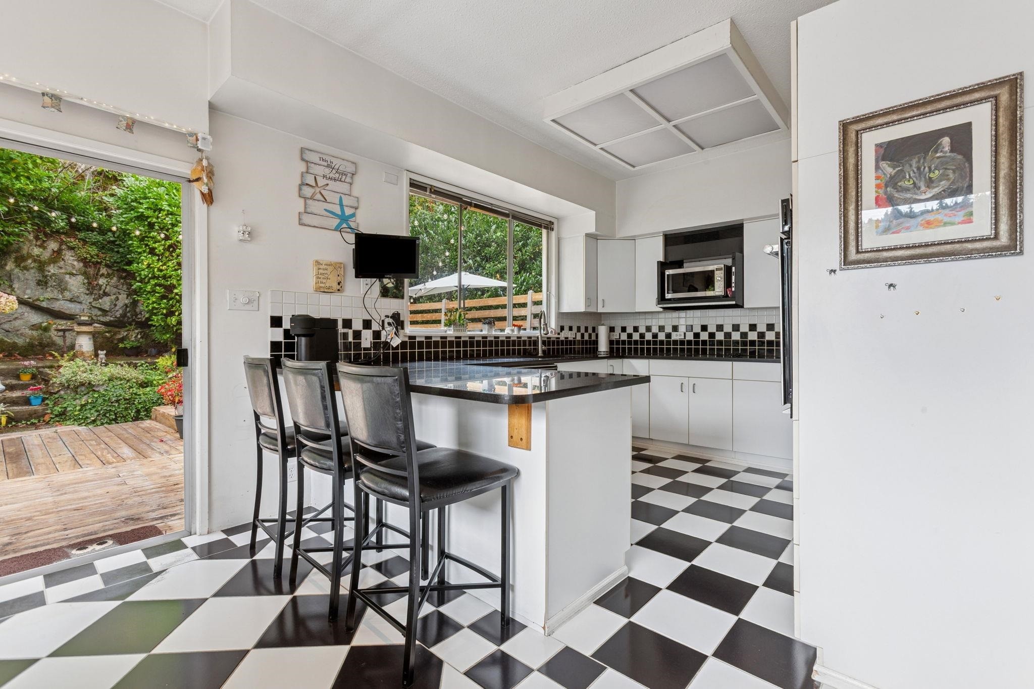 5607 Eagle Harbour Road, West Vancouver, BC