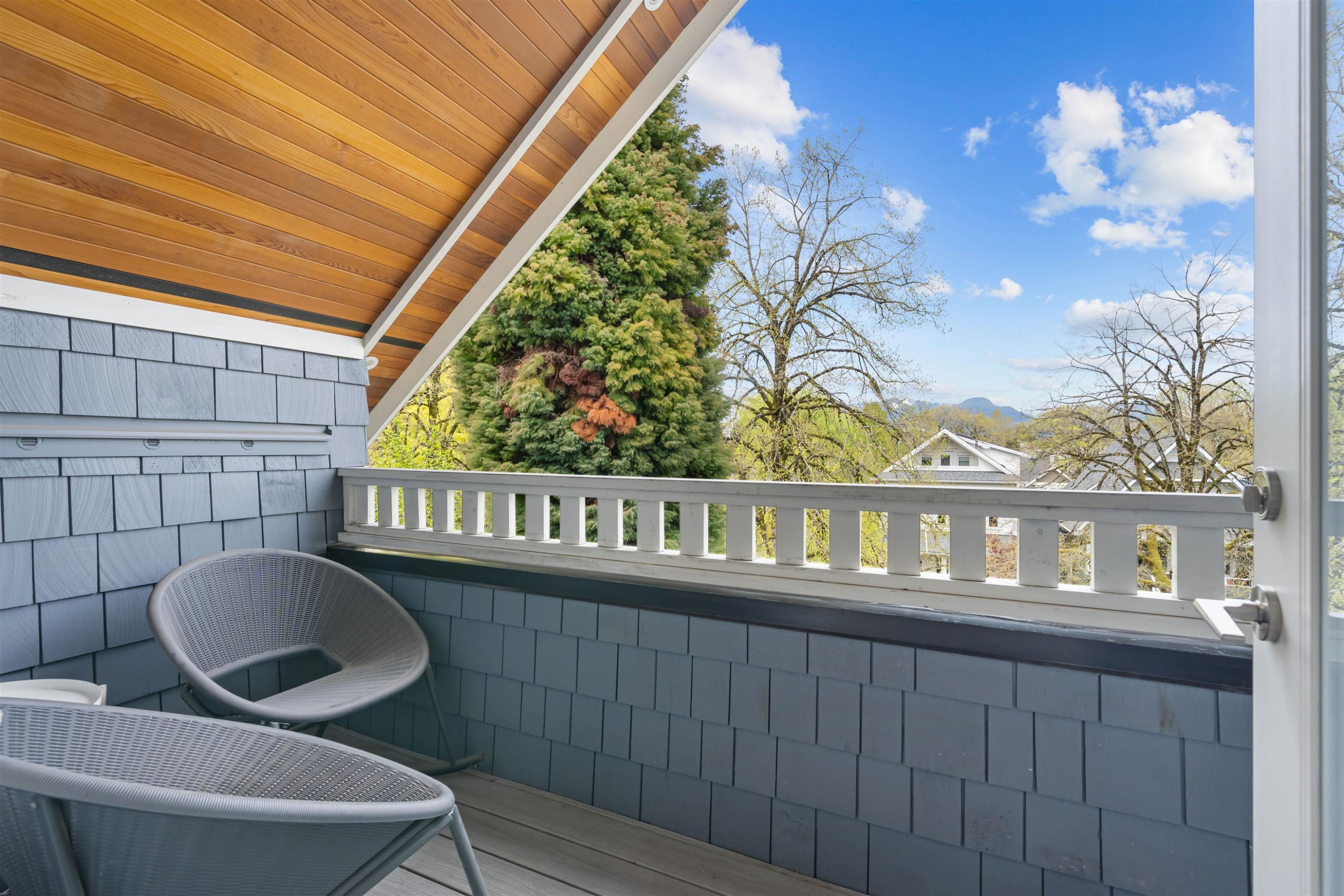 1758 14Th Avenue E, Vancouver, BC