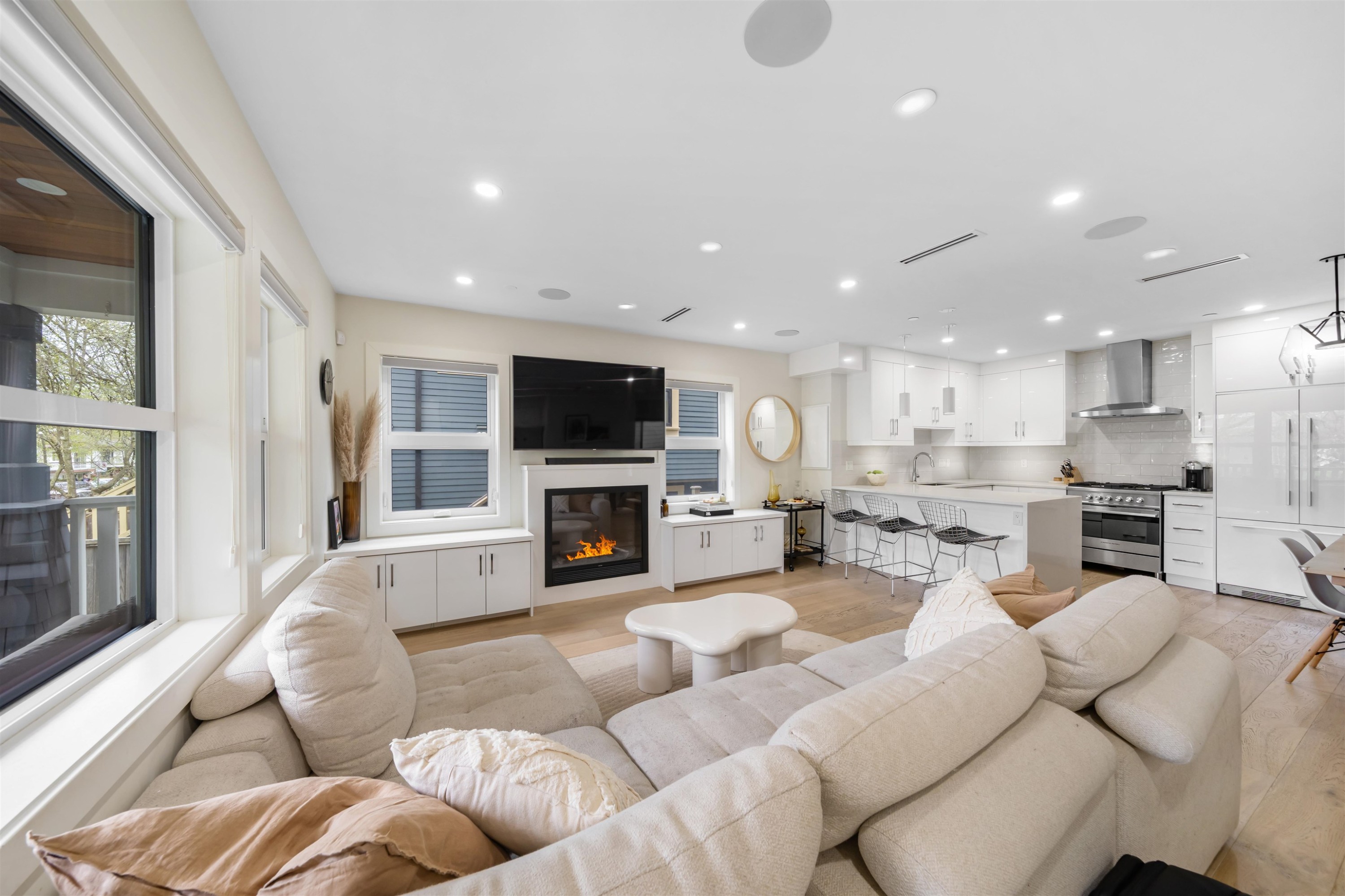 1758 14Th Avenue E, Vancouver, BC