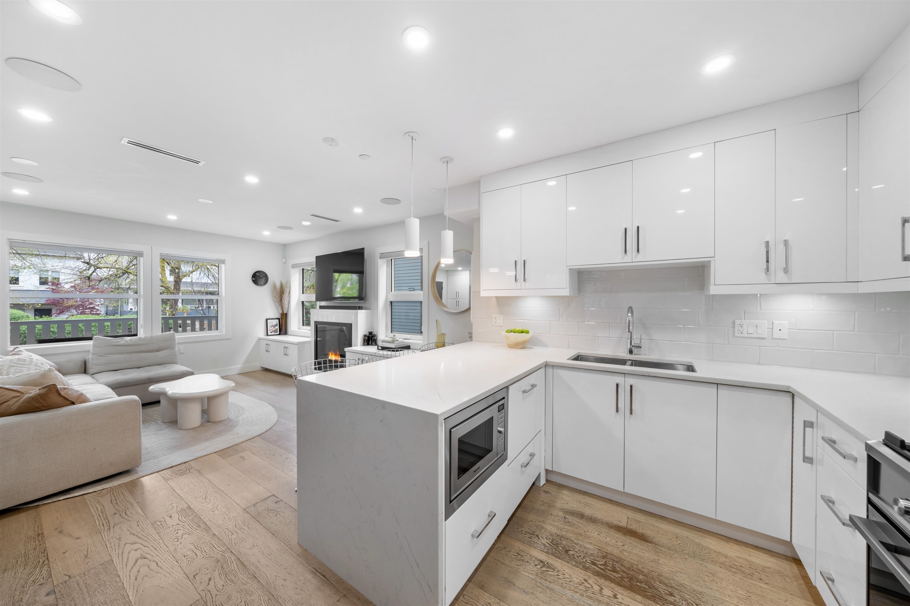 1758 14Th Avenue E, Vancouver, BC