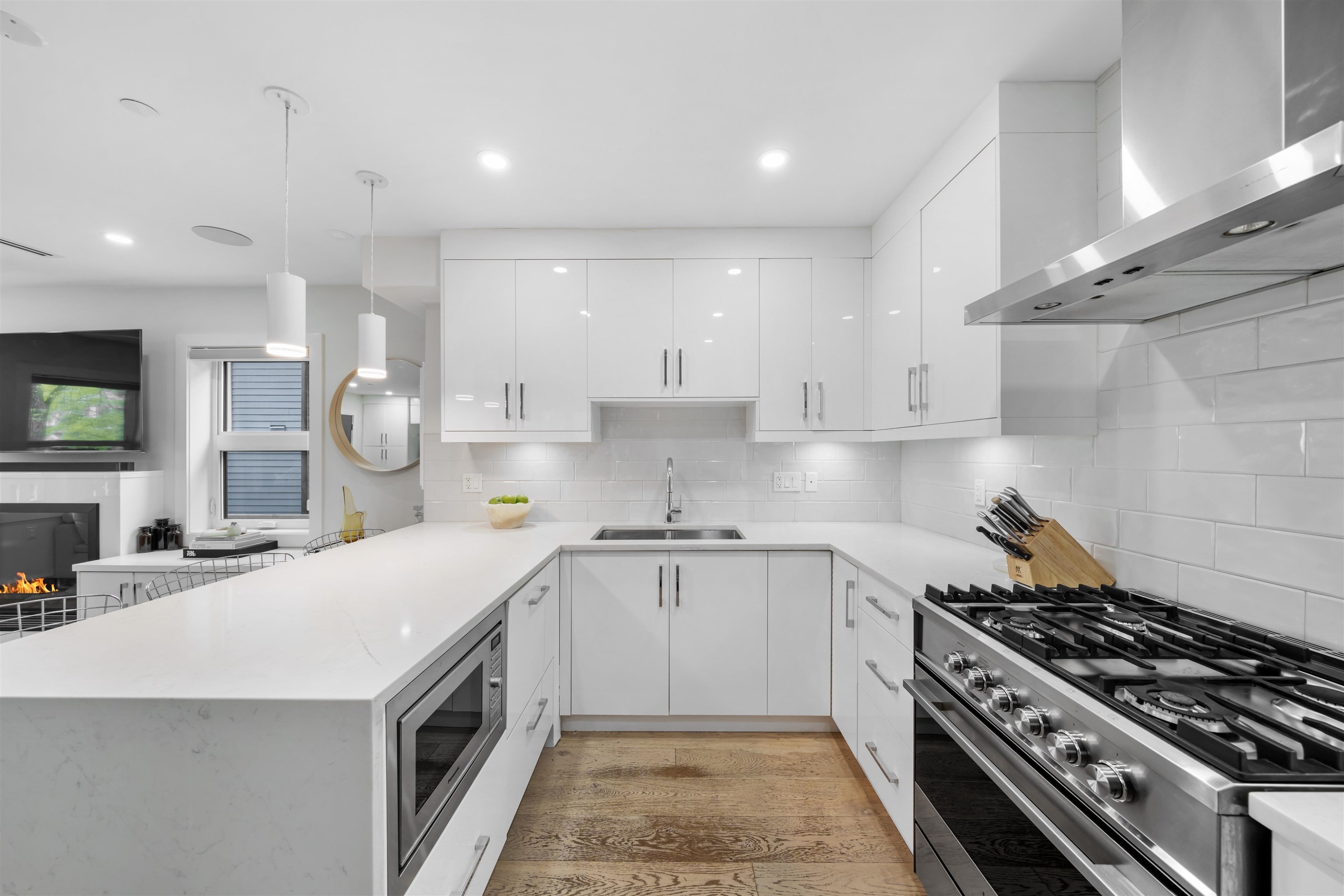 1758 14Th Avenue E, Vancouver, BC