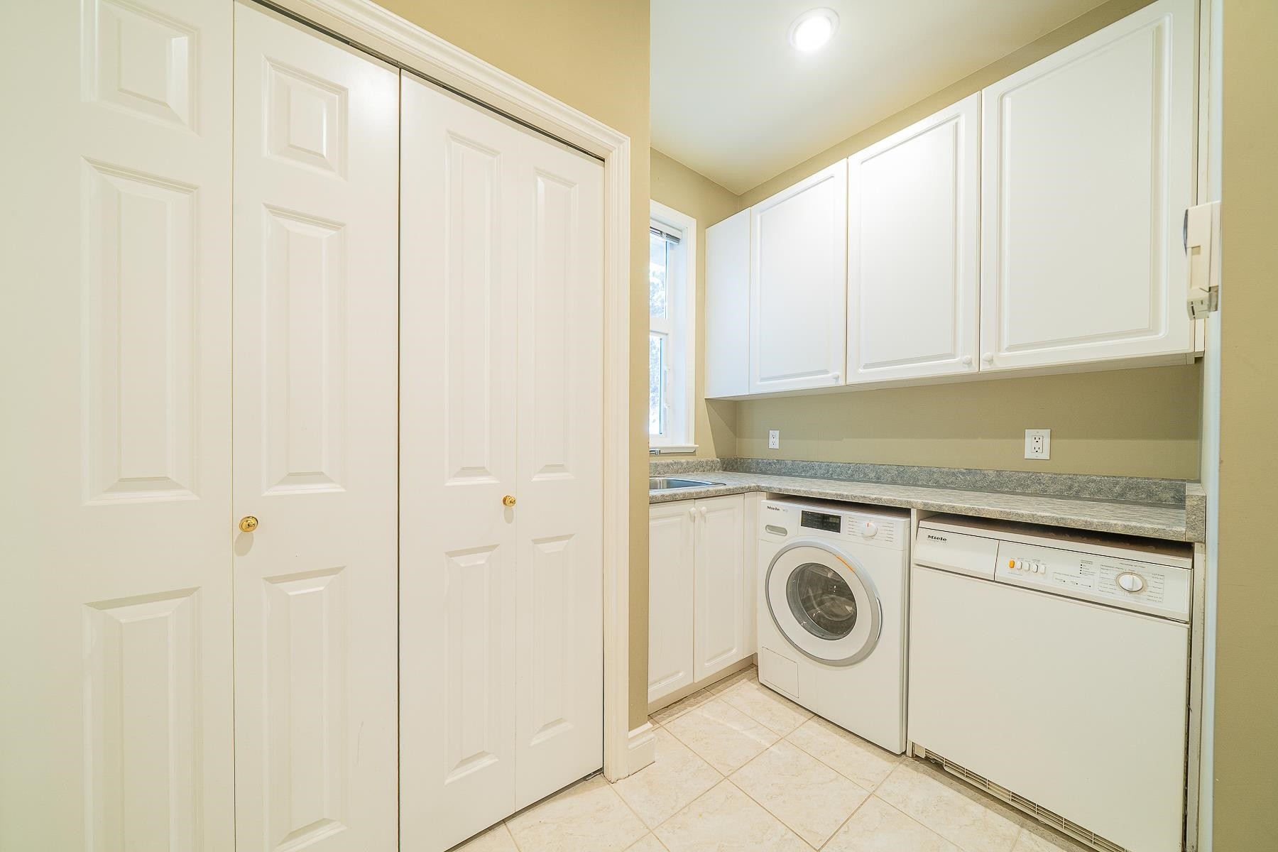 550 Keith Road, West Vancouver, BC