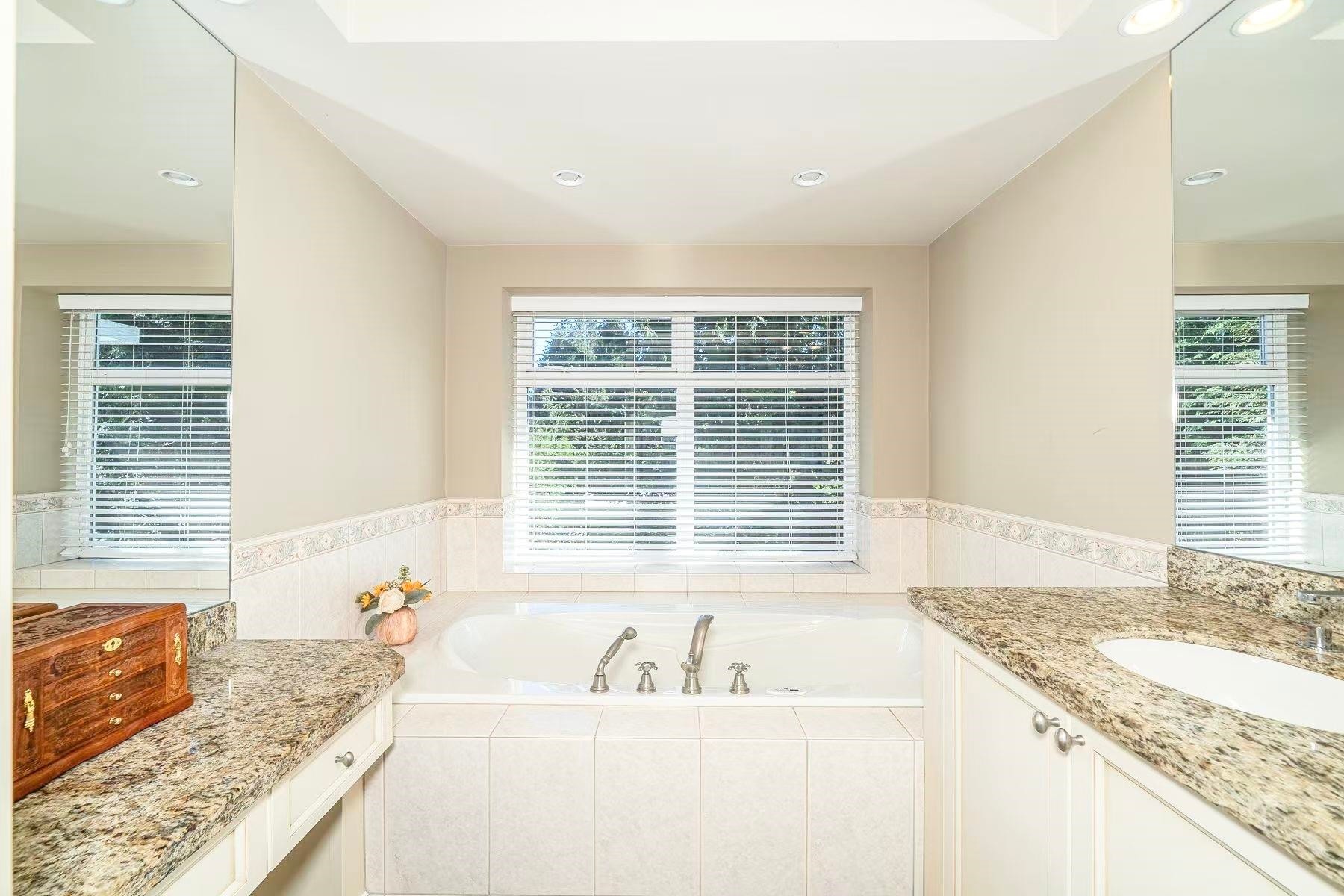 550 Keith Road, West Vancouver, BC