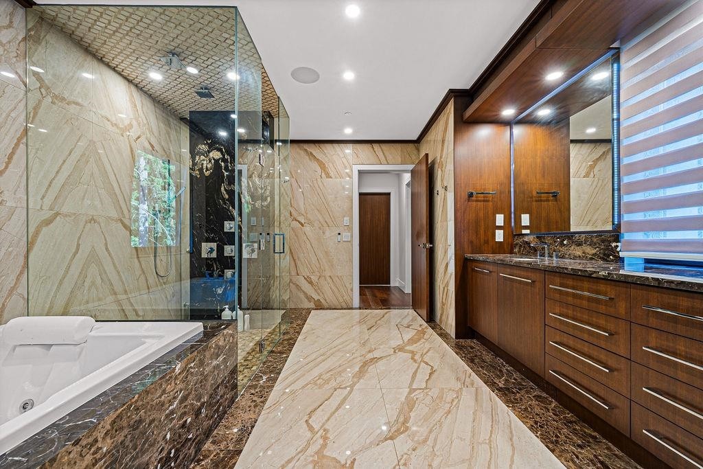 558 Glenross Road, West Vancouver, BC - Indoor Photo Showing Bathroom