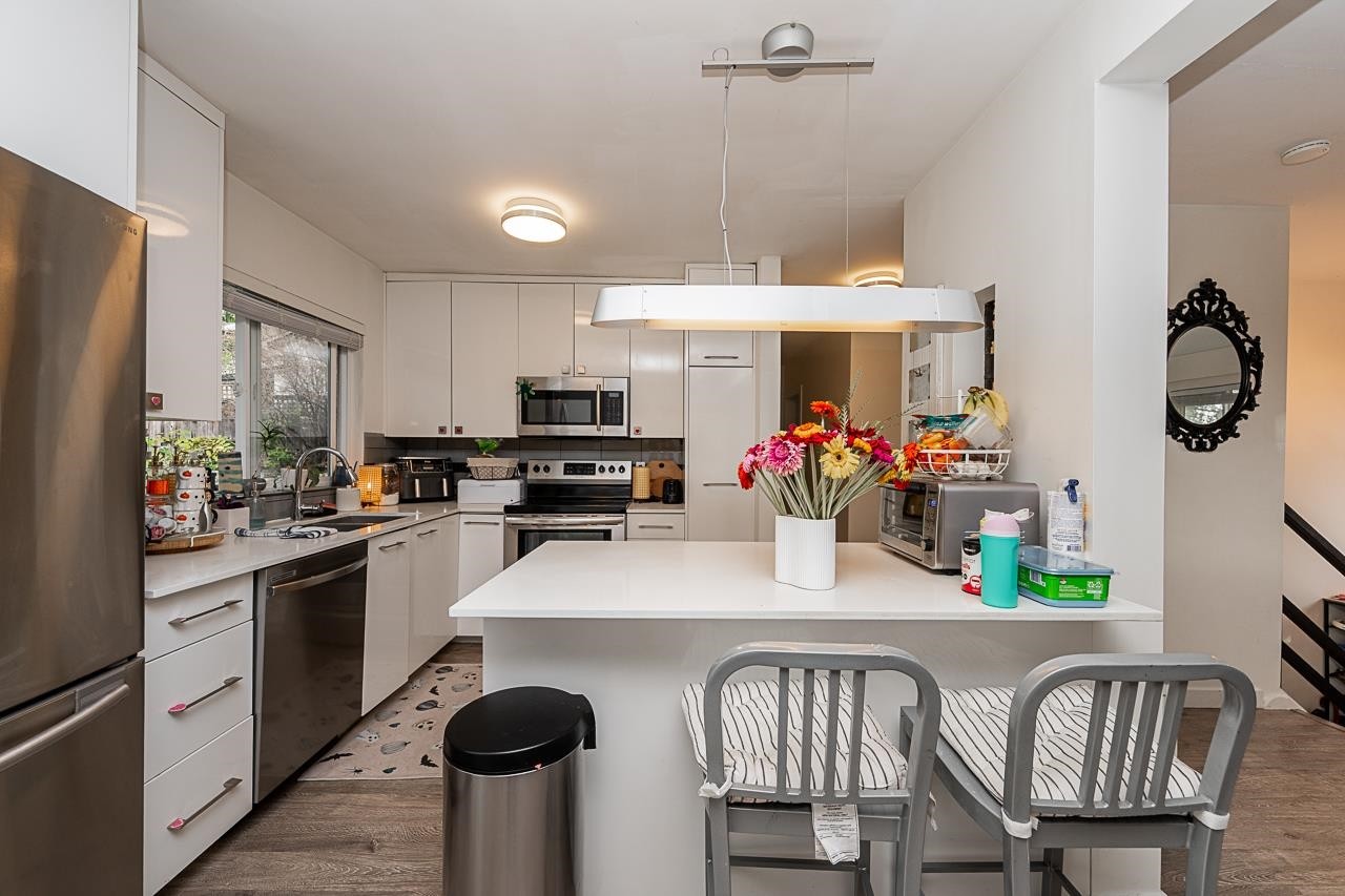 4377 Mountain Highway, North Vancouver, BC