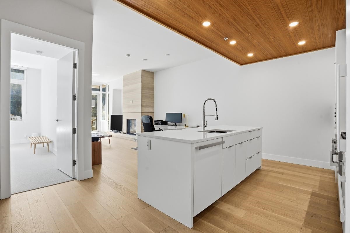 406-6707 Nelson Avenue, West Vancouver, BC