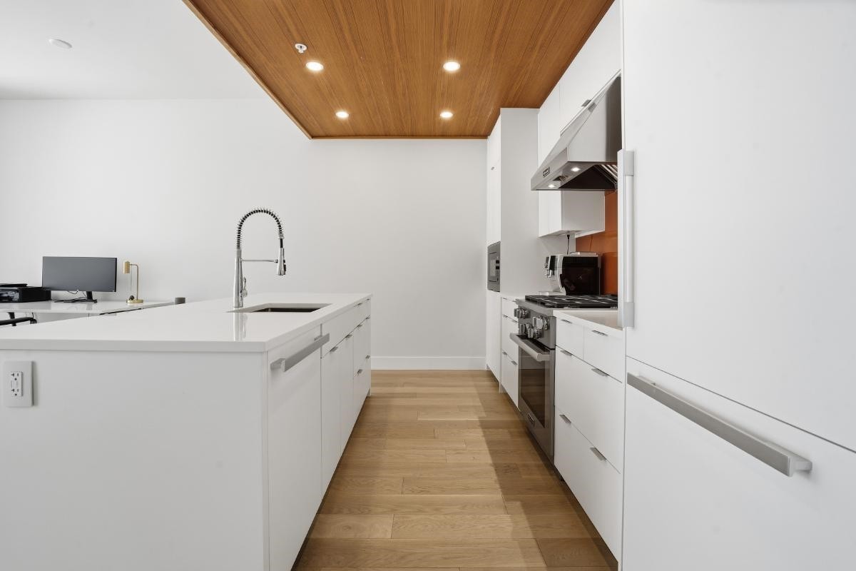 406-6707 Nelson Avenue, West Vancouver, BC